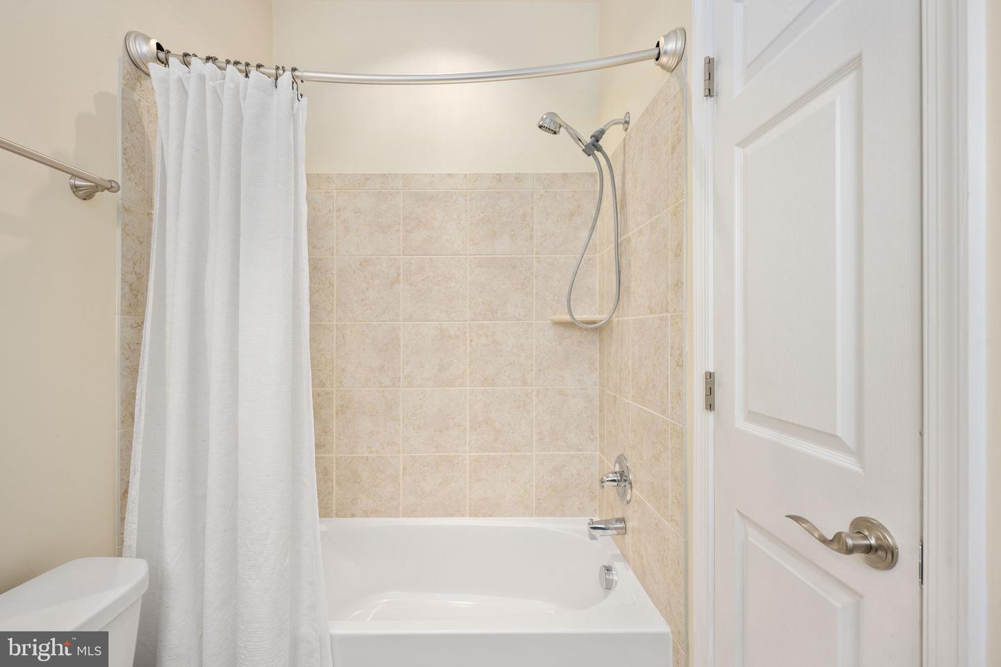 6044 MASONDALE RD, ALEXANDRIA, Virginia 22315, 4 Bedrooms Bedrooms, 14 Rooms Rooms,3 BathroomsBathrooms,Residential,For sale,6044 MASONDALE RD,VAFX2280120 MLS # VAFX2280120 6044 MASONDALE RD, ALEXANDRIA, Virginia 22315, 4 Bedrooms Bedrooms, 14 Rooms Rooms,3 BathroomsBathrooms,Residential,For sale,6044 MASONDALE RD,VAFX2280120 MLS # VAFX2280120