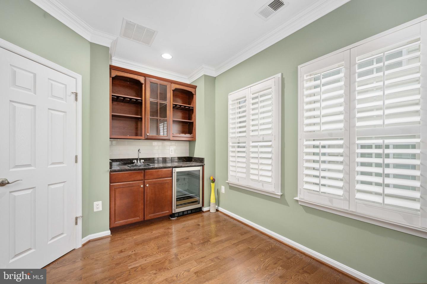 6044 MASONDALE RD, ALEXANDRIA, Virginia 22315, 4 Bedrooms Bedrooms, 14 Rooms Rooms,3 BathroomsBathrooms,Residential,For sale,6044 MASONDALE RD,VAFX2280120 MLS # VAFX2280120 6044 MASONDALE RD, ALEXANDRIA, Virginia 22315, 4 Bedrooms Bedrooms, 14 Rooms Rooms,3 BathroomsBathrooms,Residential,For sale,6044 MASONDALE RD,VAFX2280120 MLS # VAFX2280120