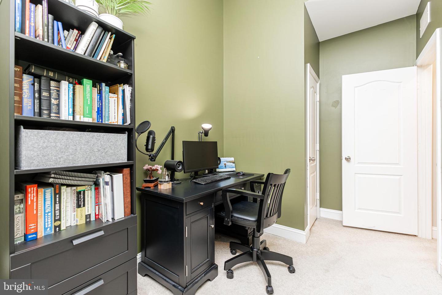 4336 POTOMAC HIGHLANDS CIR #51, TRIANGLE, Virginia 22172, 3 Bedrooms Bedrooms, ,2 BathroomsBathrooms,Residential,For sale,4336 POTOMAC HIGHLANDS CIR #51,VAPW2108214 MLS # VAPW2108214 4336 POTOMAC HIGHLANDS CIR #51, TRIANGLE, Virginia 22172, 3 Bedrooms Bedrooms, ,2 BathroomsBathrooms,Residential,For sale,4336 POTOMAC HIGHLANDS CIR #51,VAPW2108214 MLS # VAPW2108214