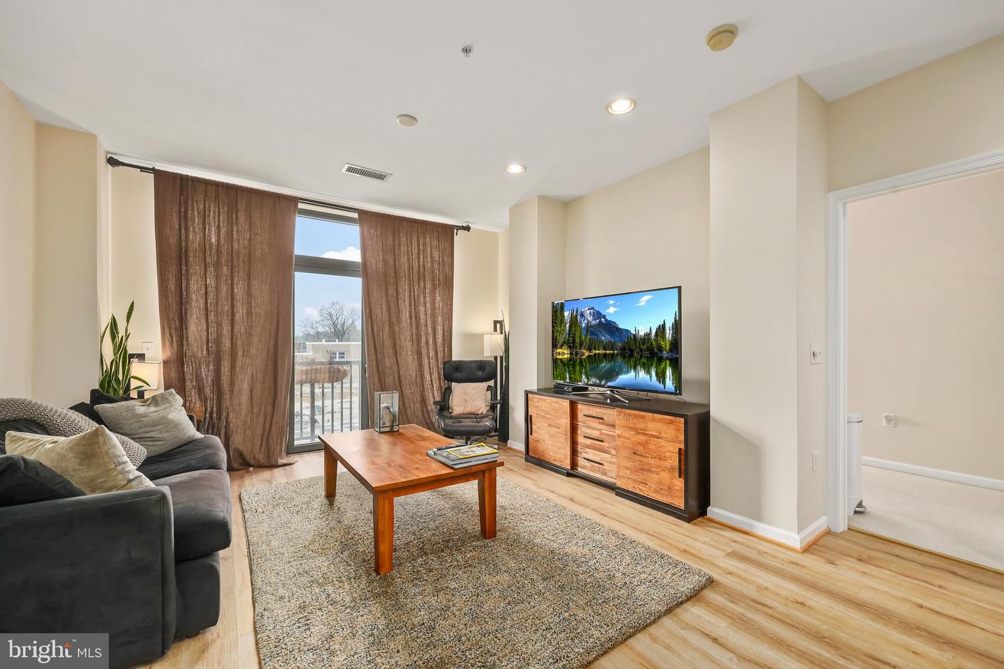 444 W BROAD ST #504, FALLS CHURCH, Virginia 22046, 2 Bedrooms Bedrooms, ,2 BathroomsBathrooms,Residential,For sale,444 W BROAD ST #504,VAFA2003468 MLS # VAFA2003468 444 W BROAD ST #504, FALLS CHURCH, Virginia 22046, 2 Bedrooms Bedrooms, ,2 BathroomsBathrooms,Residential,For sale,444 W BROAD ST #504,VAFA2003468 MLS # VAFA2003468