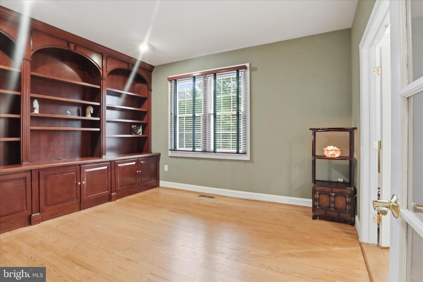 7806 BIRNAM WOOD DR, MCLEAN, Virginia 22102, 5 Bedrooms Bedrooms, ,4 BathroomsBathrooms,Residential,For sale,7806 BIRNAM WOOD DR,VAFX2280358 MLS # VAFX2280358