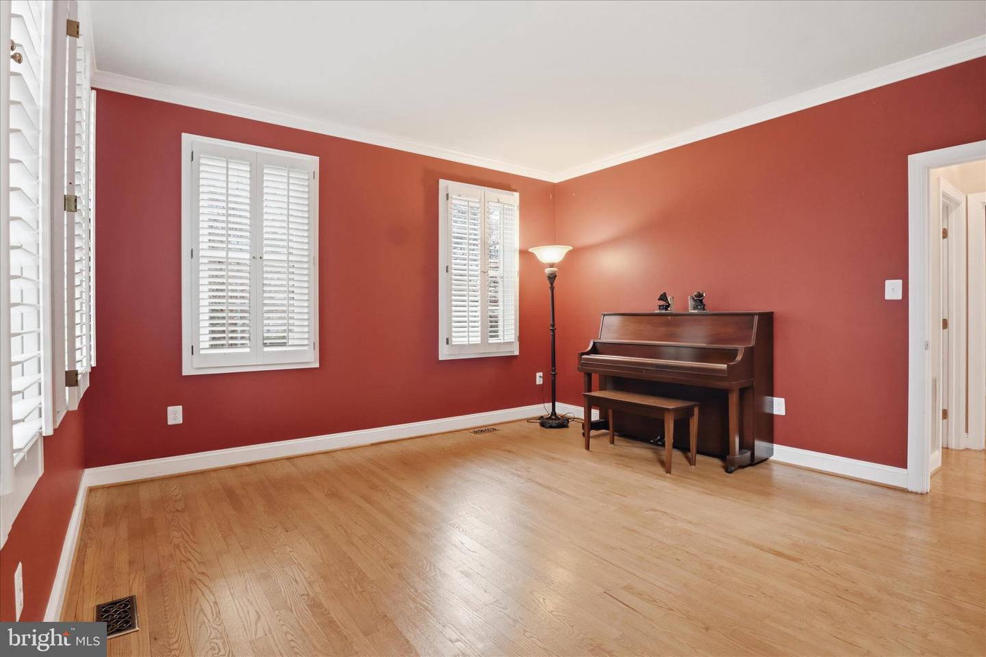 7806 BIRNAM WOOD DR, MCLEAN, Virginia 22102, 5 Bedrooms Bedrooms, ,4 BathroomsBathrooms,Residential,For sale,7806 BIRNAM WOOD DR,VAFX2280358 MLS # VAFX2280358