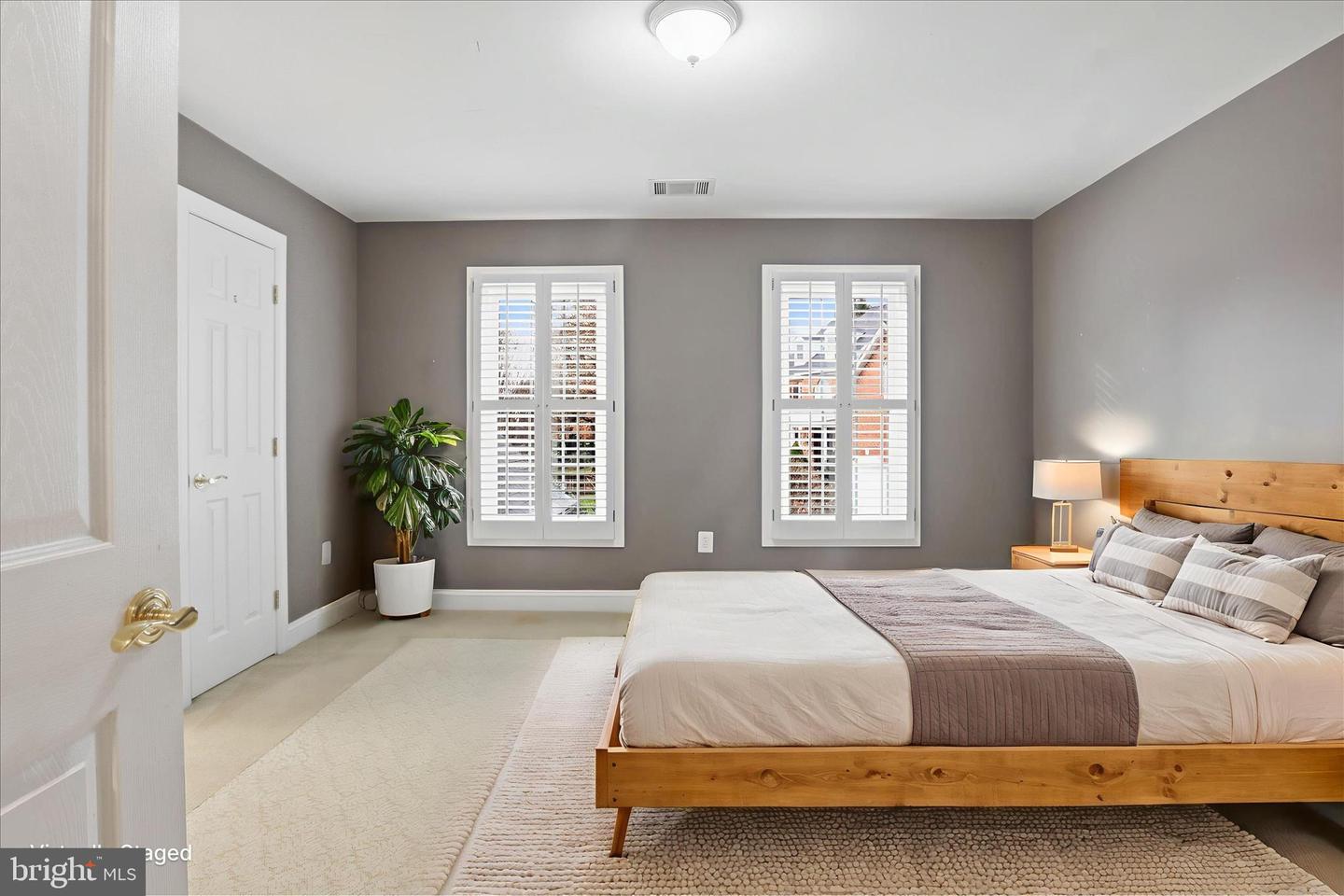 7806 BIRNAM WOOD DR, MCLEAN, Virginia 22102, 5 Bedrooms Bedrooms, ,4 BathroomsBathrooms,Residential,For sale,7806 BIRNAM WOOD DR,VAFX2280358 MLS # VAFX2280358