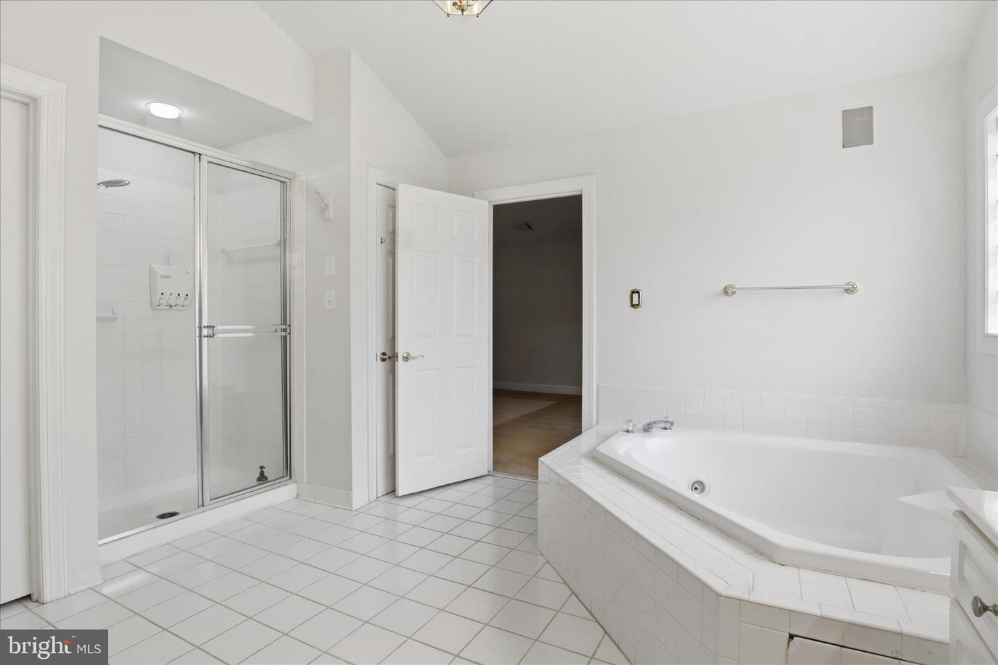 7806 BIRNAM WOOD DR, MCLEAN, Virginia 22102, 5 Bedrooms Bedrooms, ,4 BathroomsBathrooms,Residential,For sale,7806 BIRNAM WOOD DR,VAFX2280358 MLS # VAFX2280358