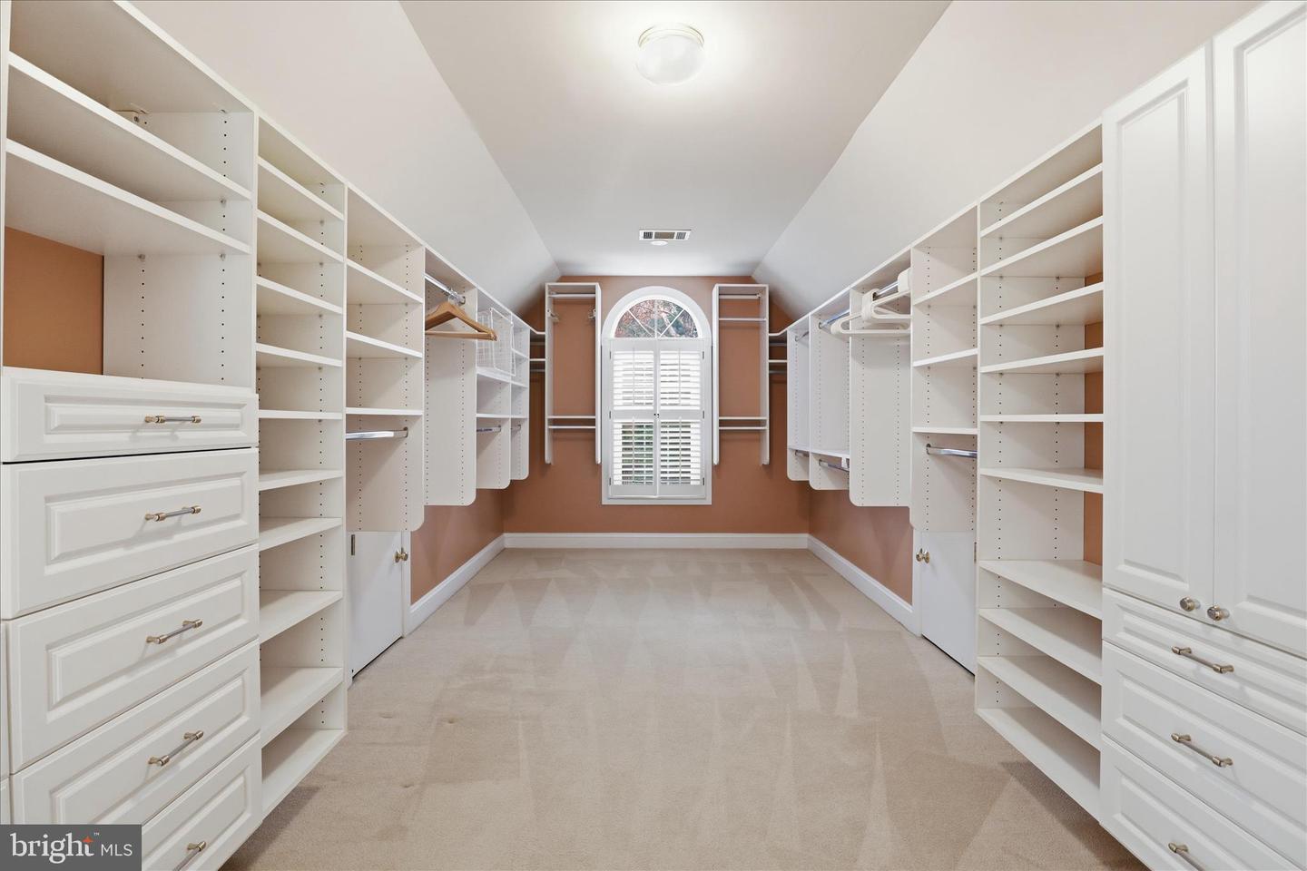 7806 BIRNAM WOOD DR, MCLEAN, Virginia 22102, 5 Bedrooms Bedrooms, ,4 BathroomsBathrooms,Residential,For sale,7806 BIRNAM WOOD DR,VAFX2280358 MLS # VAFX2280358