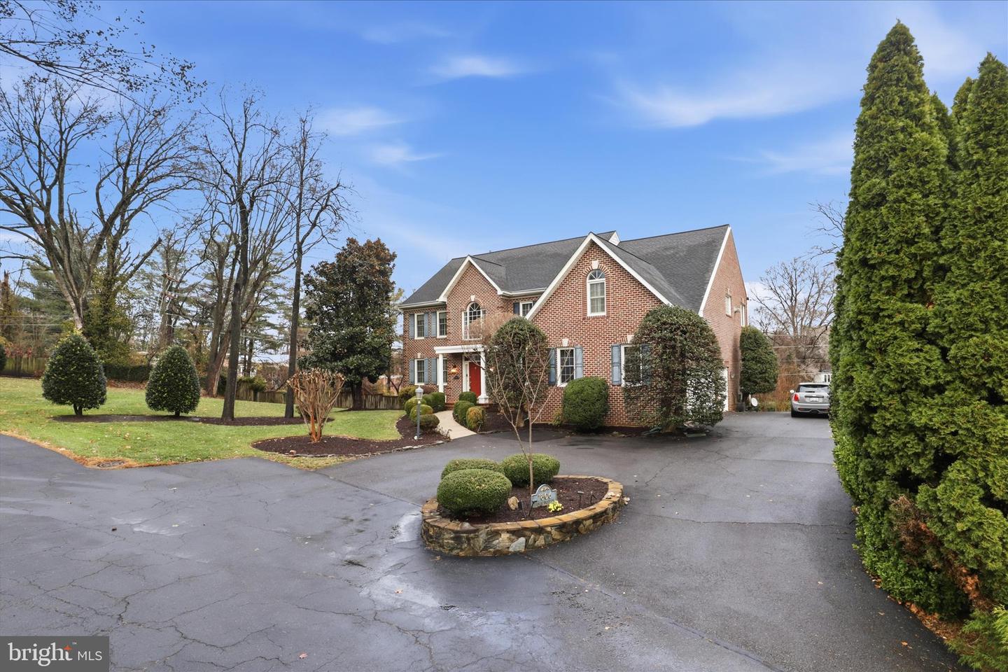 7806 BIRNAM WOOD DR, MCLEAN, Virginia 22102, 5 Bedrooms Bedrooms, ,4 BathroomsBathrooms,Residential,For sale,7806 BIRNAM WOOD DR,VAFX2280358 MLS # VAFX2280358