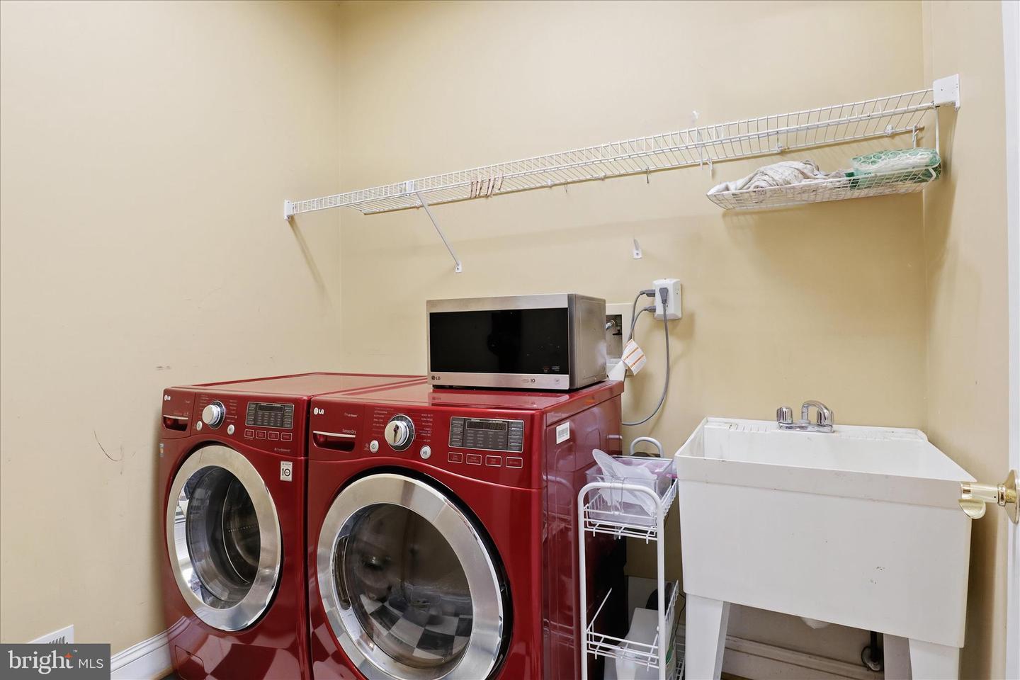 7806 BIRNAM WOOD DR, MCLEAN, Virginia 22102, 5 Bedrooms Bedrooms, ,4 BathroomsBathrooms,Residential,For sale,7806 BIRNAM WOOD DR,VAFX2280358 MLS # VAFX2280358