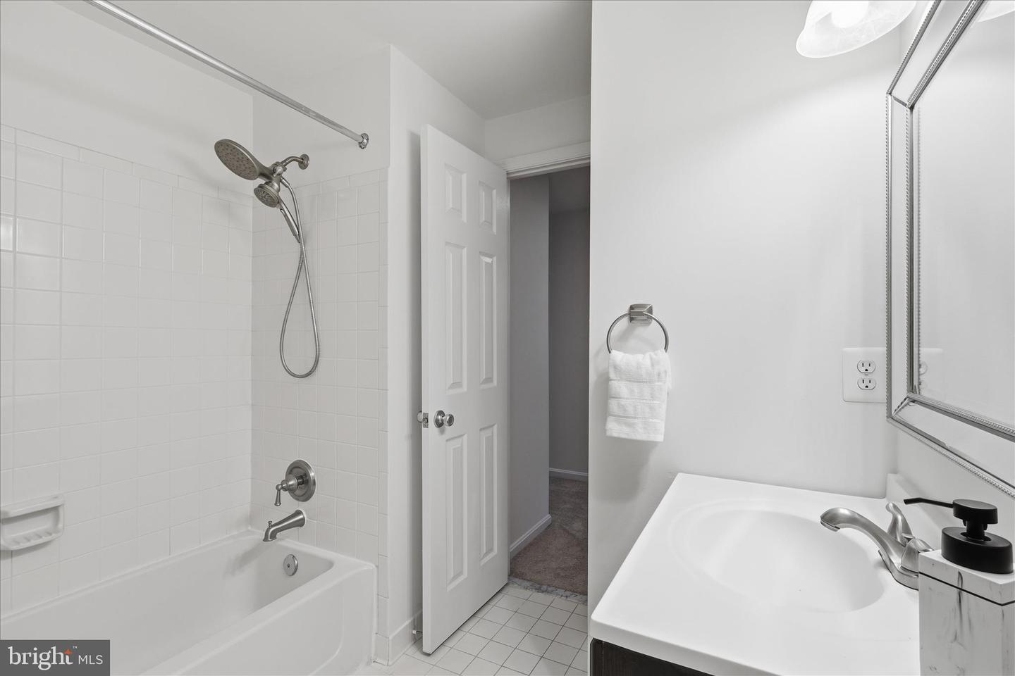 11725 ARBOR GLEN WAY, RESTON, Virginia 20194, 4 Bedrooms Bedrooms, 8 Rooms Rooms,3 BathroomsBathrooms,Residential,For sale,11725 ARBOR GLEN WAY,VAFX2280462 MLS # VAFX2280462