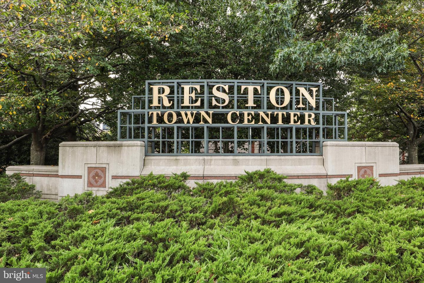 11725 ARBOR GLEN WAY, RESTON, Virginia 20194, 4 Bedrooms Bedrooms, 8 Rooms Rooms,3 BathroomsBathrooms,Residential,For sale,11725 ARBOR GLEN WAY,VAFX2280462 MLS # VAFX2280462