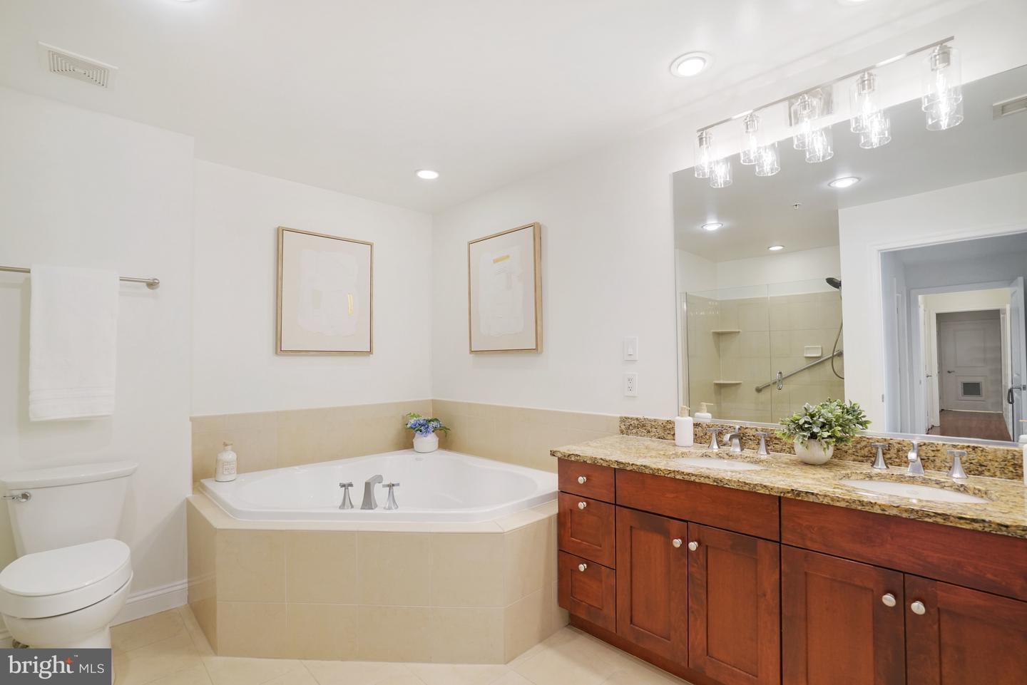 513 W BROAD ST #510, FALLS CHURCH, Virginia 22046, 2 Bedrooms Bedrooms, ,2 BathroomsBathrooms,Residential,For sale,513 W BROAD ST #510,VAFA2003472 MLS # VAFA2003472