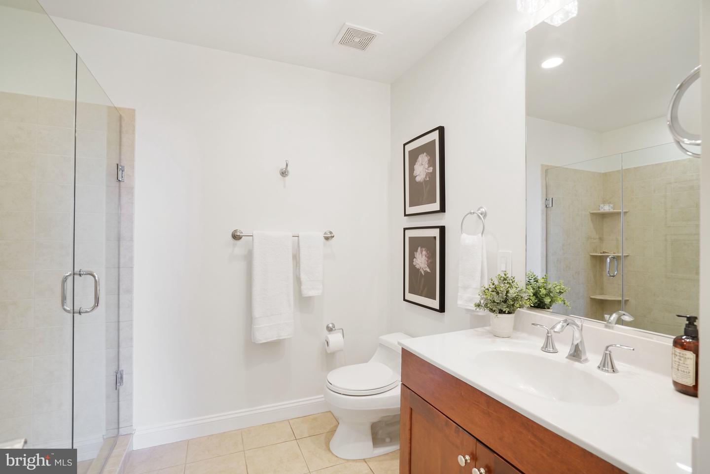 513 W BROAD ST #510, FALLS CHURCH, Virginia 22046, 2 Bedrooms Bedrooms, ,2 BathroomsBathrooms,Residential,For sale,513 W BROAD ST #510,VAFA2003472 MLS # VAFA2003472