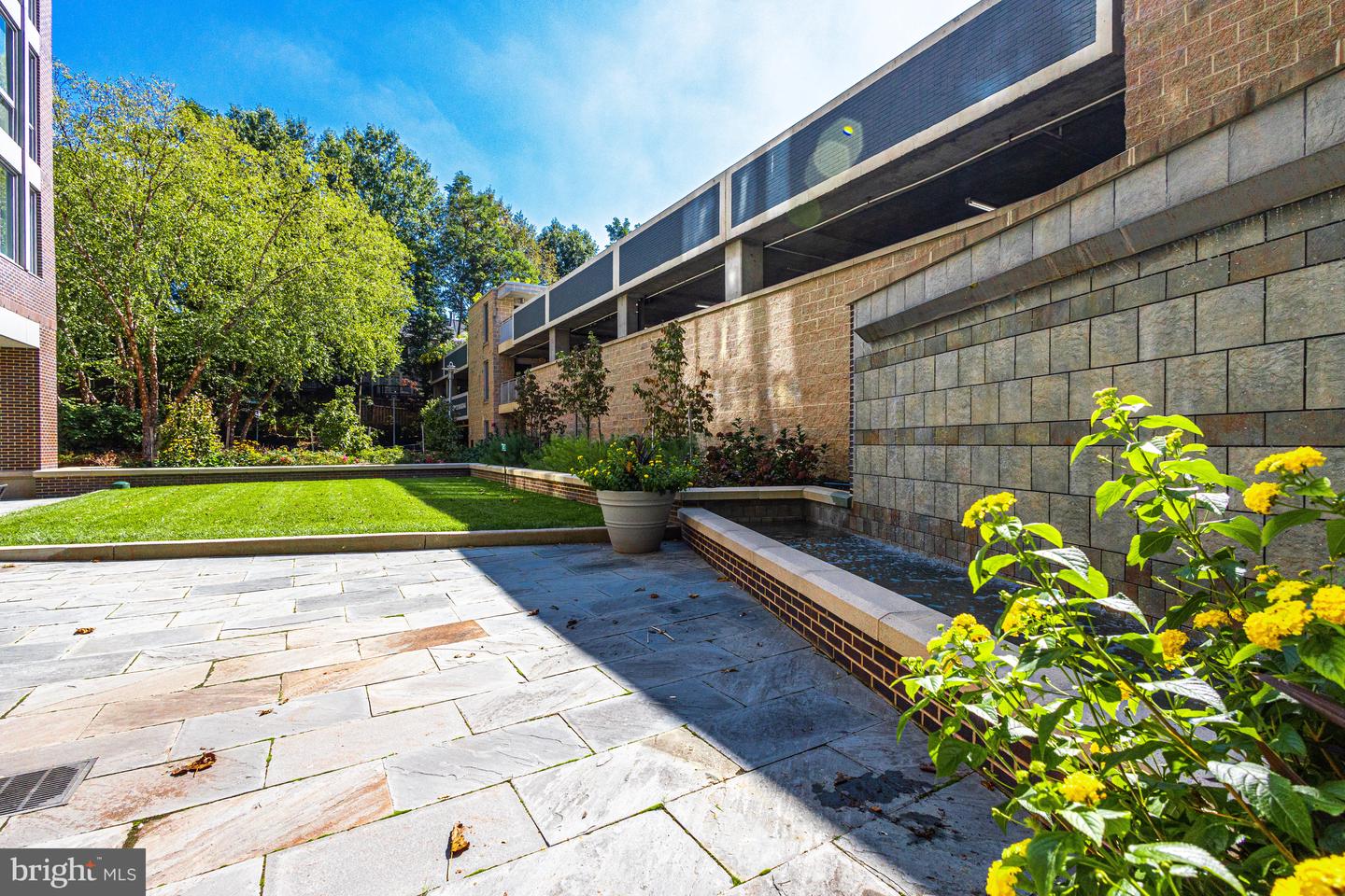 513 W BROAD ST #510, FALLS CHURCH, Virginia 22046, 2 Bedrooms Bedrooms, ,2 BathroomsBathrooms,Residential,For sale,513 W BROAD ST #510,VAFA2003472 MLS # VAFA2003472