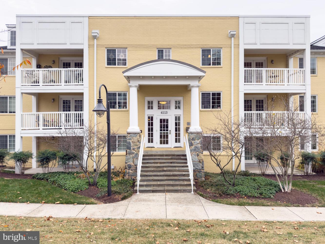 4113 S FOUR MILE RUN DR #404, ARLINGTON, Virginia 22204, 2 Bedrooms Bedrooms, ,2 BathroomsBathrooms,Residential,For sale,4113 S FOUR MILE RUN DR #404,VAAR2066458 MLS # VAAR2066458