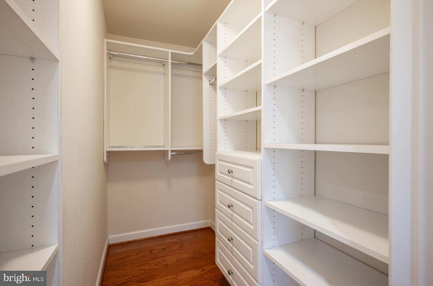 4113 S FOUR MILE RUN DR #404, ARLINGTON, Virginia 22204, 2 Bedrooms Bedrooms, ,2 BathroomsBathrooms,Residential,For sale,4113 S FOUR MILE RUN DR #404,VAAR2066458 MLS # VAAR2066458