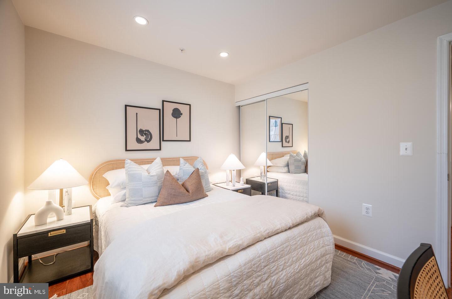 4113 S FOUR MILE RUN DR #404, ARLINGTON, Virginia 22204, 2 Bedrooms Bedrooms, ,2 BathroomsBathrooms,Residential,For sale,4113 S FOUR MILE RUN DR #404,VAAR2066458 MLS # VAAR2066458