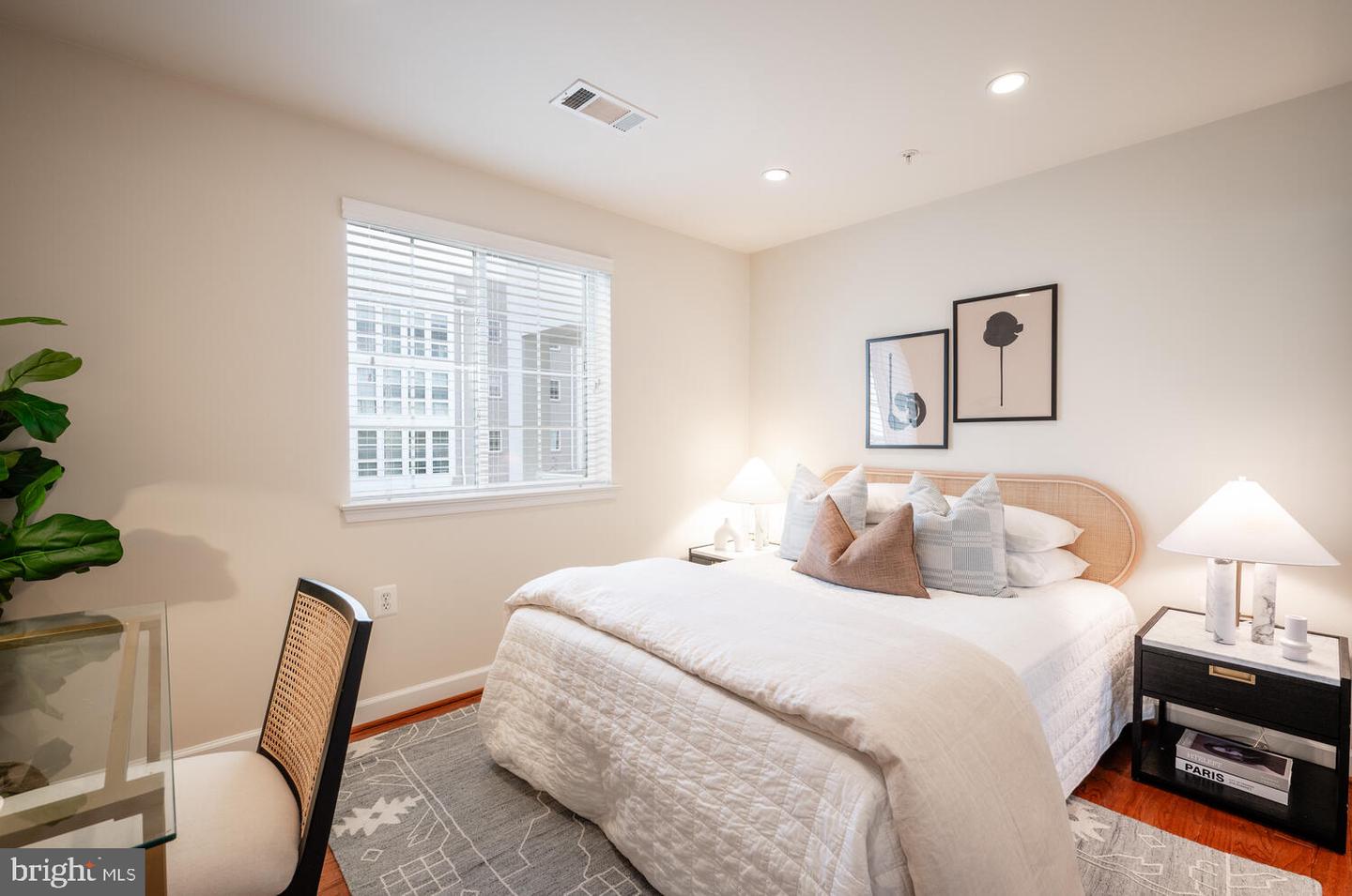 4113 S FOUR MILE RUN DR #404, ARLINGTON, Virginia 22204, 2 Bedrooms Bedrooms, ,2 BathroomsBathrooms,Residential,For sale,4113 S FOUR MILE RUN DR #404,VAAR2066458 MLS # VAAR2066458