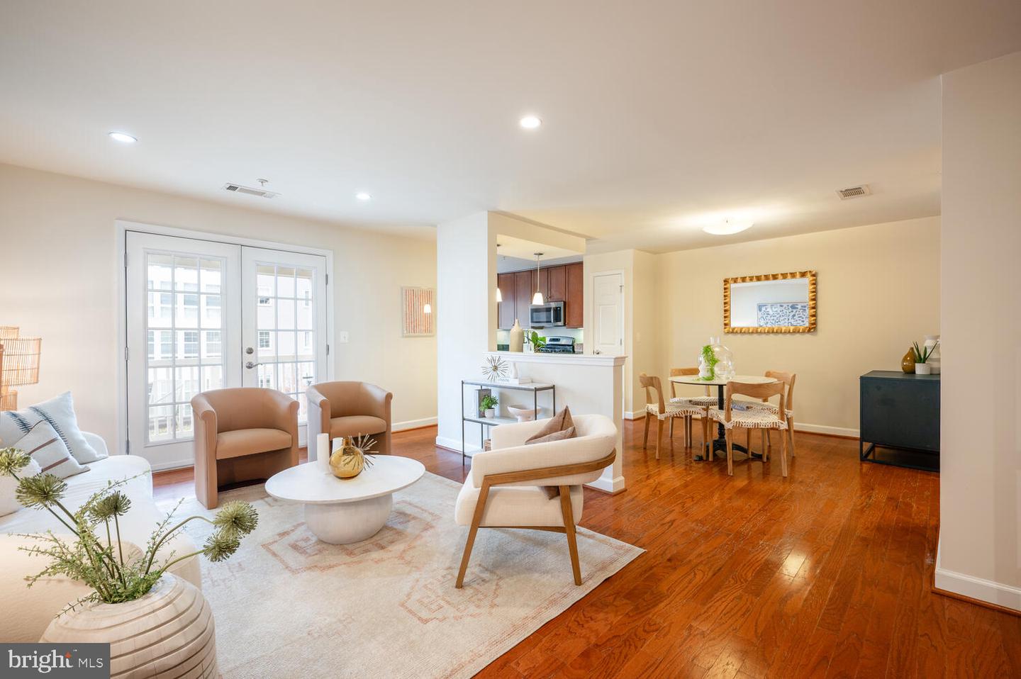 4113 S FOUR MILE RUN DR #404, ARLINGTON, Virginia 22204, 2 Bedrooms Bedrooms, ,2 BathroomsBathrooms,Residential,For sale,4113 S FOUR MILE RUN DR #404,VAAR2066458 MLS # VAAR2066458