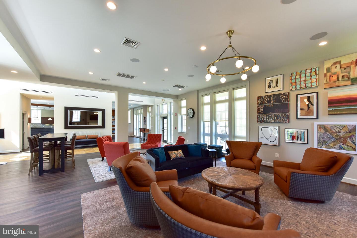 4113 S FOUR MILE RUN DR #404, ARLINGTON, Virginia 22204, 2 Bedrooms Bedrooms, ,2 BathroomsBathrooms,Residential,For sale,4113 S FOUR MILE RUN DR #404,VAAR2066458 MLS # VAAR2066458