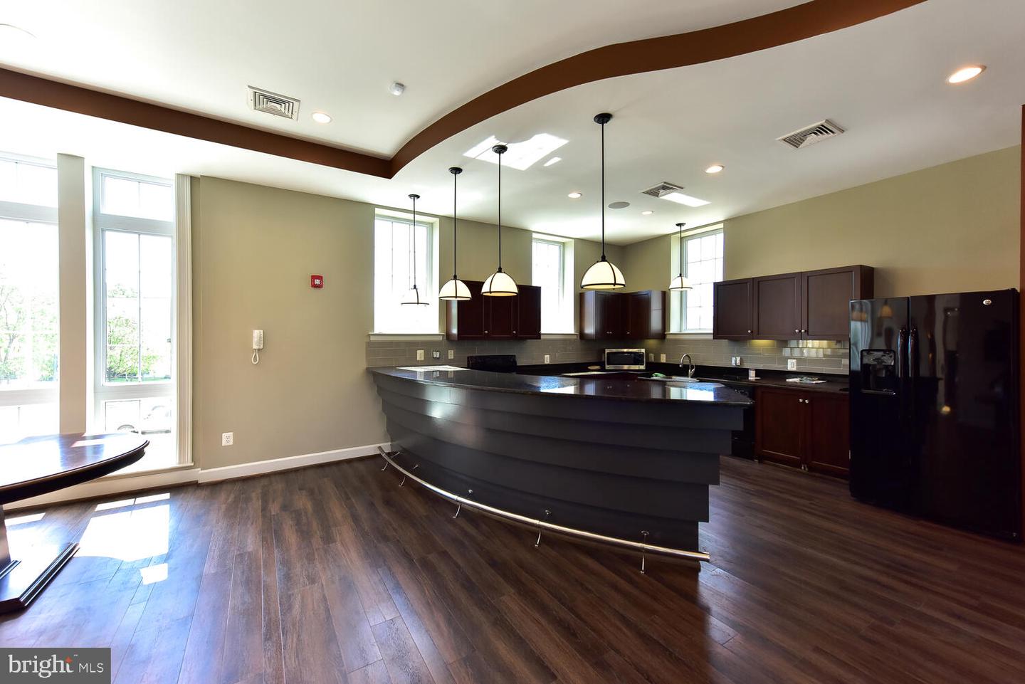 4113 S FOUR MILE RUN DR #404, ARLINGTON, Virginia 22204, 2 Bedrooms Bedrooms, ,2 BathroomsBathrooms,Residential,For sale,4113 S FOUR MILE RUN DR #404,VAAR2066458 MLS # VAAR2066458