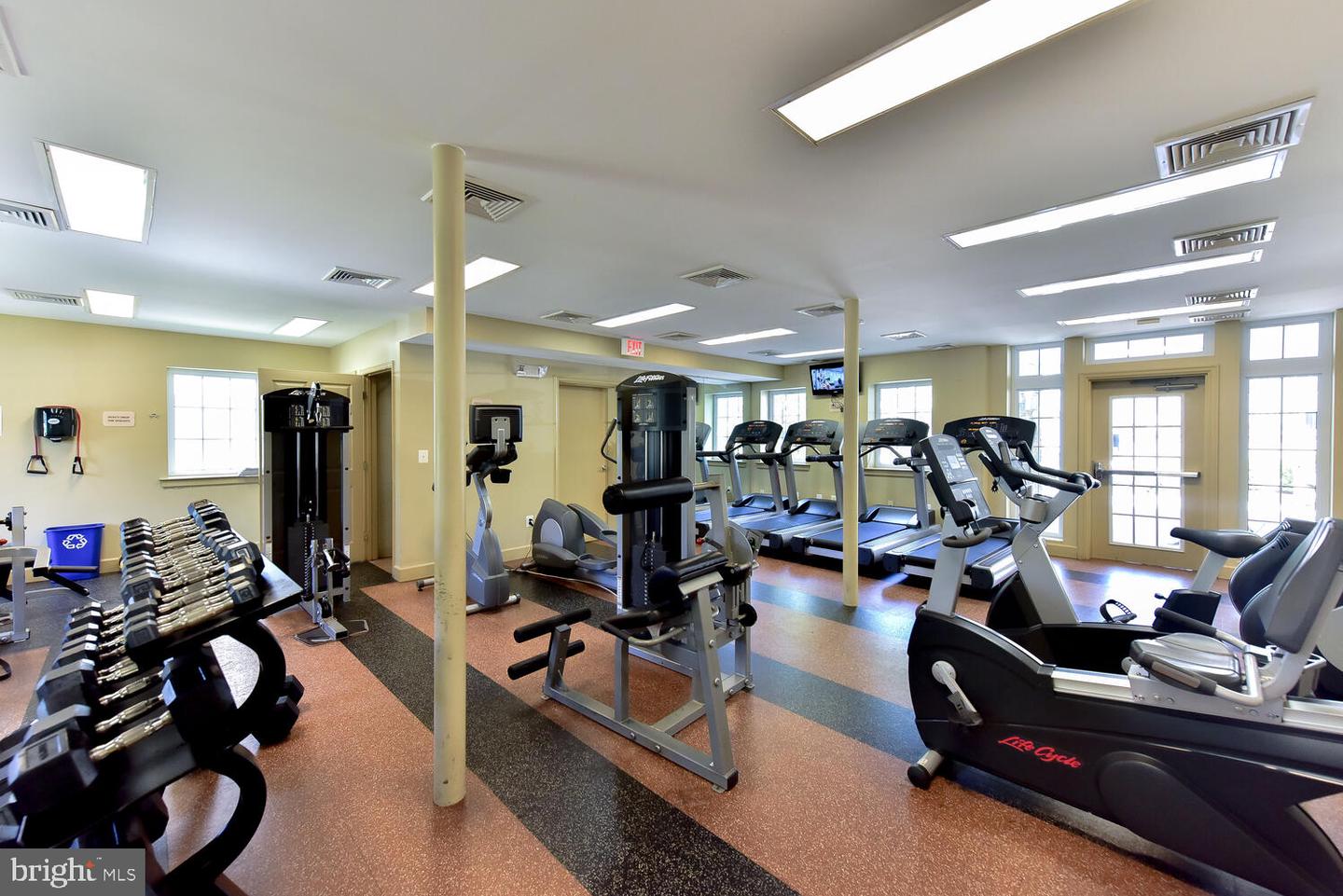 4113 S FOUR MILE RUN DR #404, ARLINGTON, Virginia 22204, 2 Bedrooms Bedrooms, ,2 BathroomsBathrooms,Residential,For sale,4113 S FOUR MILE RUN DR #404,VAAR2066458 MLS # VAAR2066458