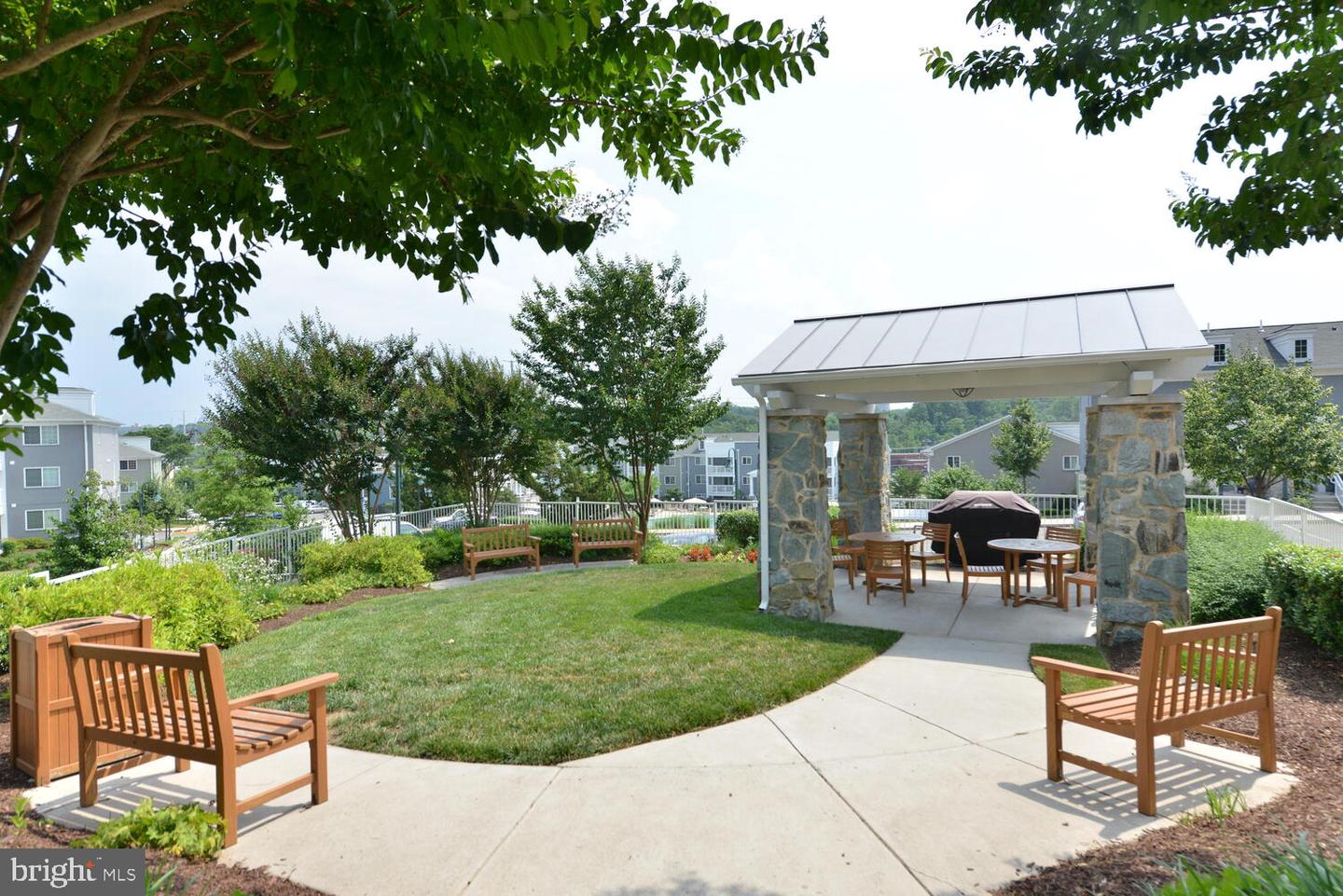 4113 S FOUR MILE RUN DR #404, ARLINGTON, Virginia 22204, 2 Bedrooms Bedrooms, ,2 BathroomsBathrooms,Residential,For sale,4113 S FOUR MILE RUN DR #404,VAAR2066458 MLS # VAAR2066458