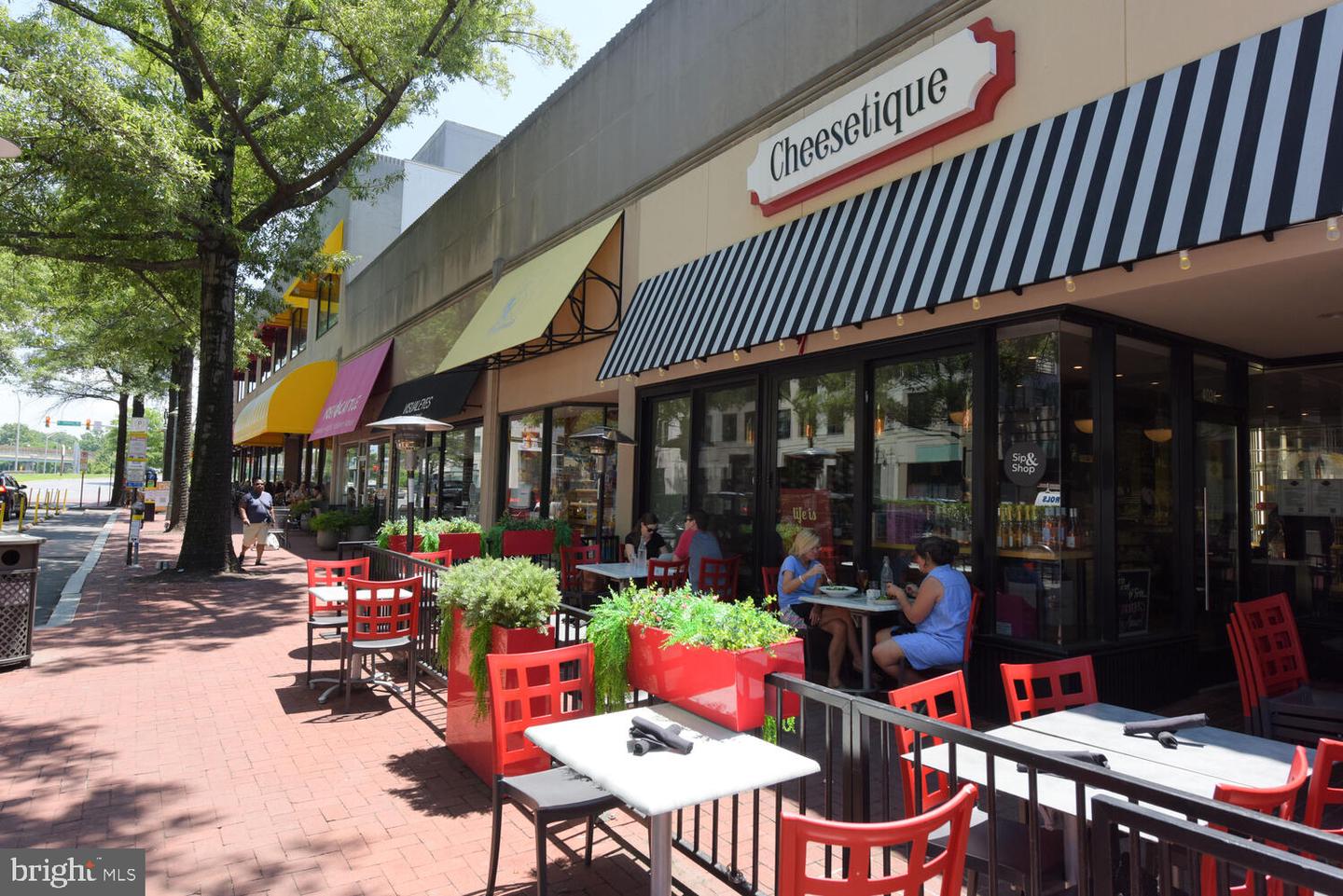 4113 S FOUR MILE RUN DR #404, ARLINGTON, Virginia 22204, 2 Bedrooms Bedrooms, ,2 BathroomsBathrooms,Residential,For sale,4113 S FOUR MILE RUN DR #404,VAAR2066458 MLS # VAAR2066458