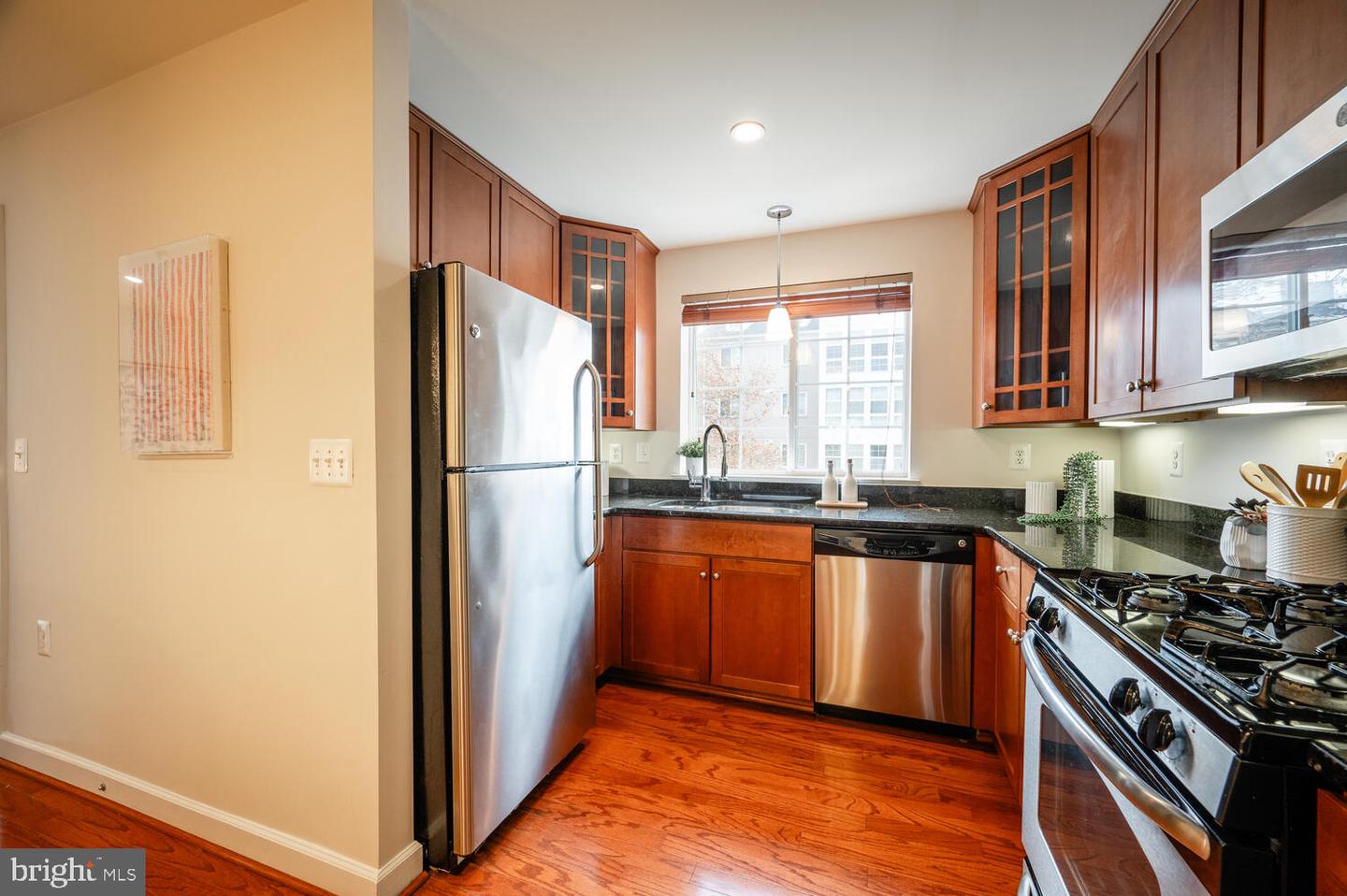 4113 S FOUR MILE RUN DR #404, ARLINGTON, Virginia 22204, 2 Bedrooms Bedrooms, ,2 BathroomsBathrooms,Residential,For sale,4113 S FOUR MILE RUN DR #404,VAAR2066458 MLS # VAAR2066458