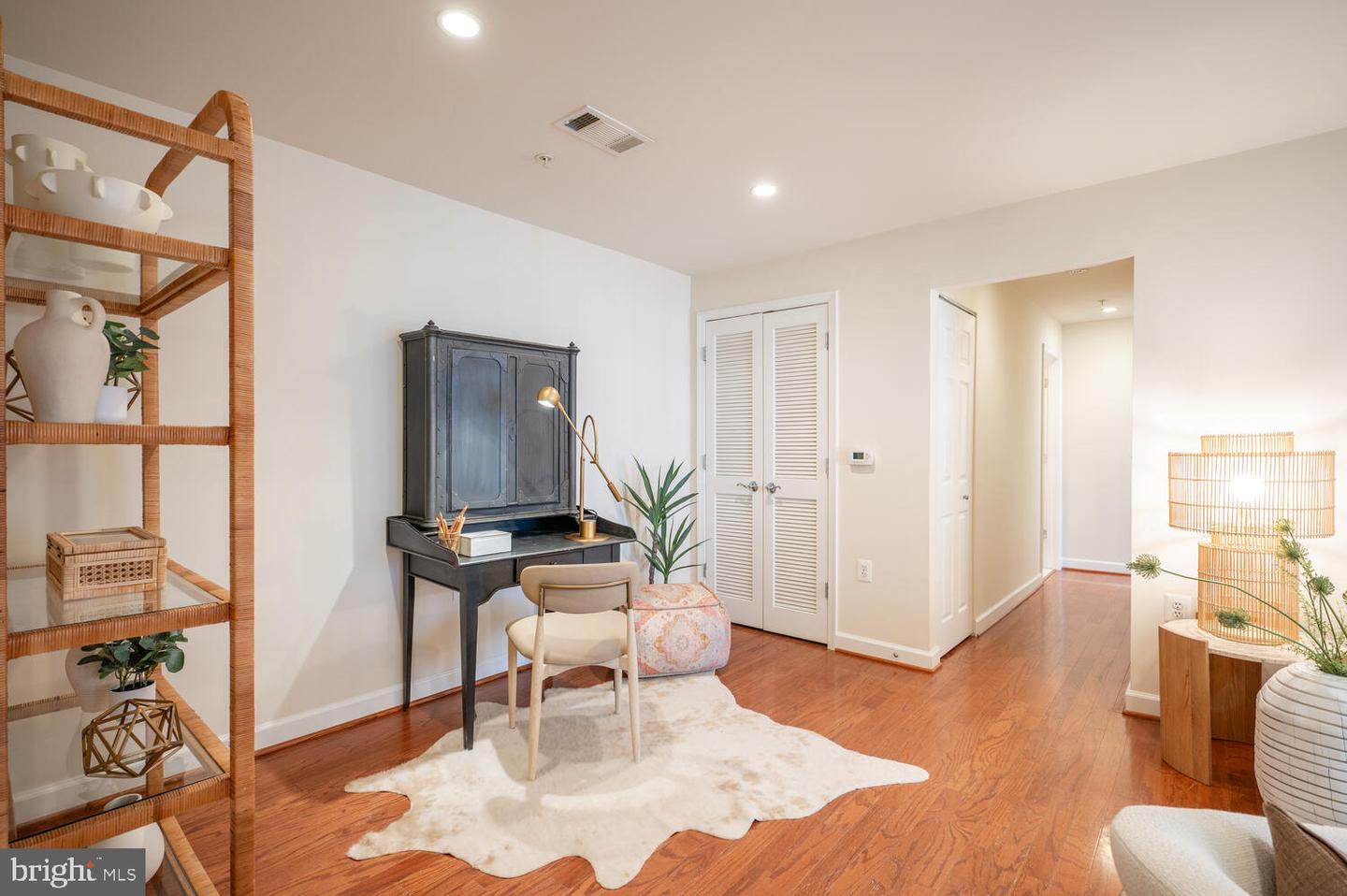 4113 S FOUR MILE RUN DR #404, ARLINGTON, Virginia 22204, 2 Bedrooms Bedrooms, ,2 BathroomsBathrooms,Residential,For sale,4113 S FOUR MILE RUN DR #404,VAAR2066458 MLS # VAAR2066458