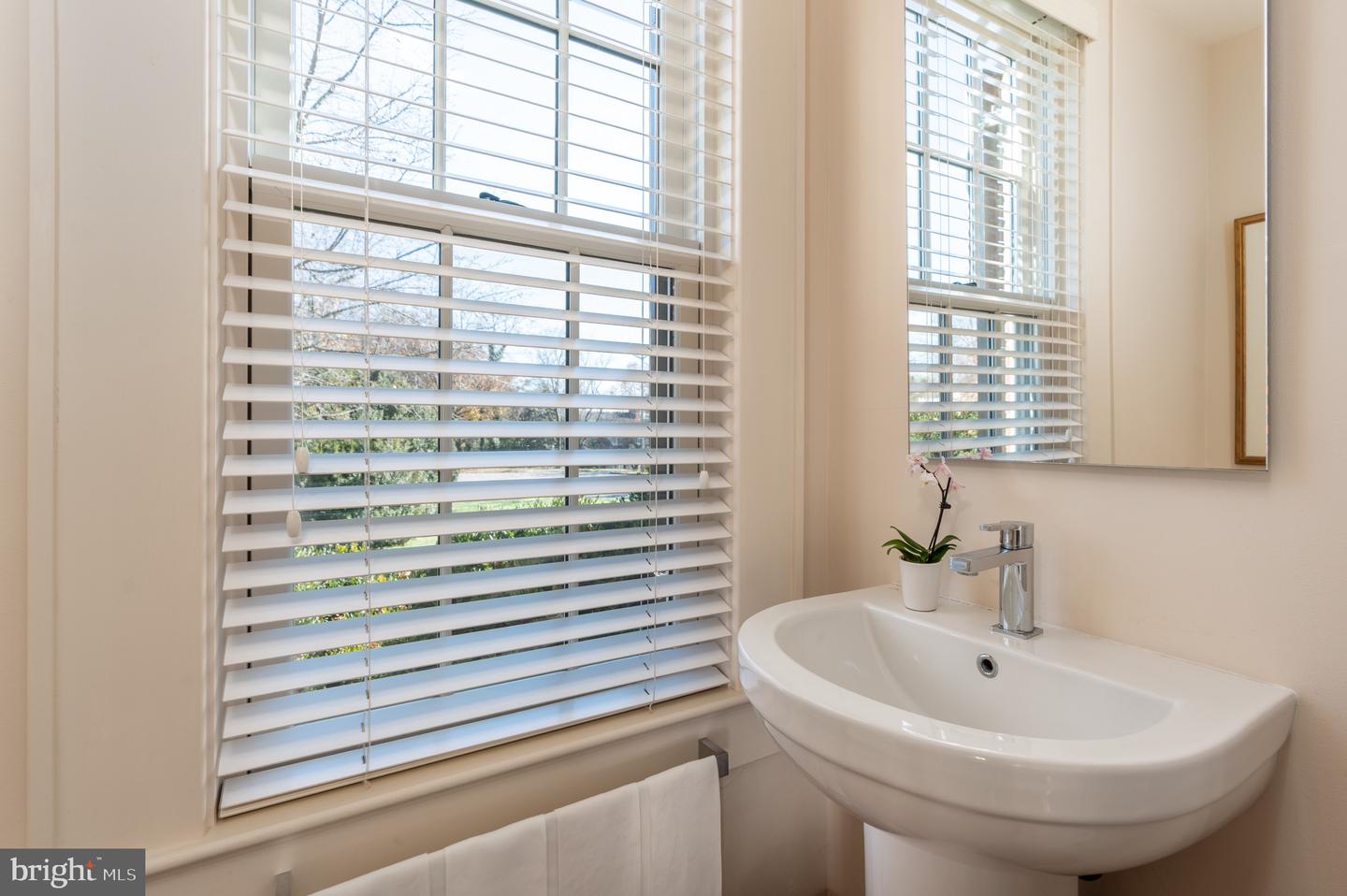 616 FORT WILLIAMS PKWY, ALEXANDRIA, Virginia 22304, 5 Bedrooms Bedrooms, ,3 BathroomsBathrooms,Residential,For sale,616 FORT WILLIAMS PKWY,VAAX2052082 MLS # VAAX2052082