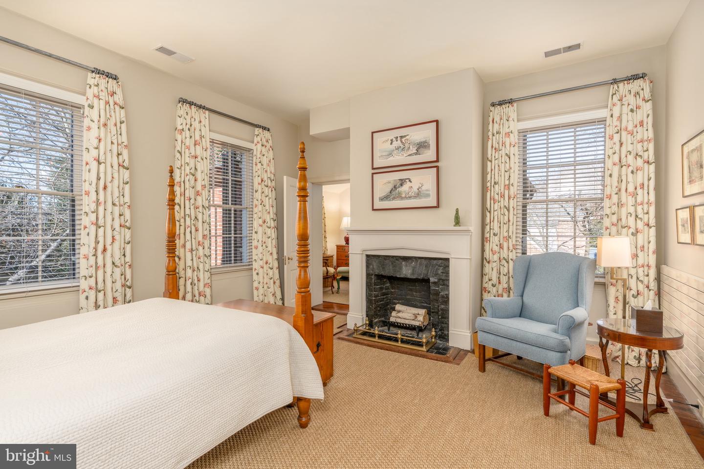 616 FORT WILLIAMS PKWY, ALEXANDRIA, Virginia 22304, 5 Bedrooms Bedrooms, ,3 BathroomsBathrooms,Residential,For sale,616 FORT WILLIAMS PKWY,VAAX2052082 MLS # VAAX2052082