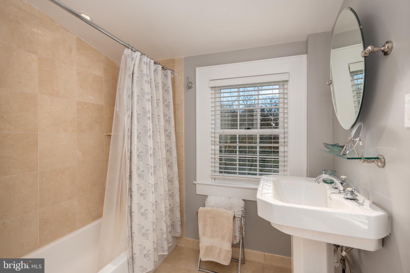 616 FORT WILLIAMS PKWY, ALEXANDRIA, Virginia 22304, 5 Bedrooms Bedrooms, ,3 BathroomsBathrooms,Residential,For sale,616 FORT WILLIAMS PKWY,VAAX2052082 MLS # VAAX2052082