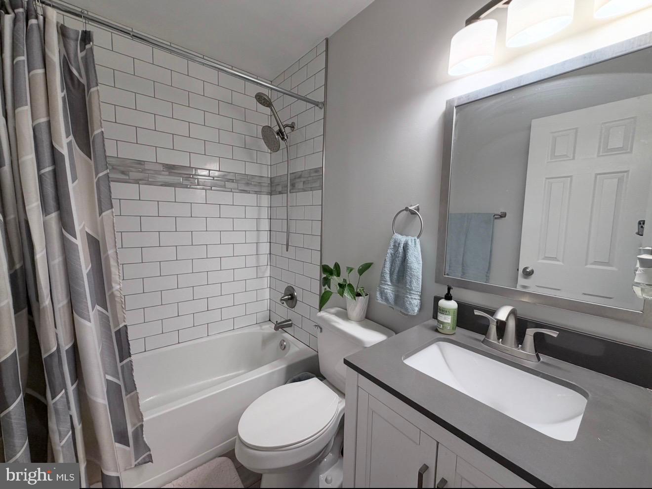 4993 LAMBSGATE LN, WOODBRIDGE, Virginia 22193, 3 Bedrooms Bedrooms, ,2 BathroomsBathrooms,Residential,For sale,4993 LAMBSGATE LN,VAPW2108574 MLS # VAPW2108574