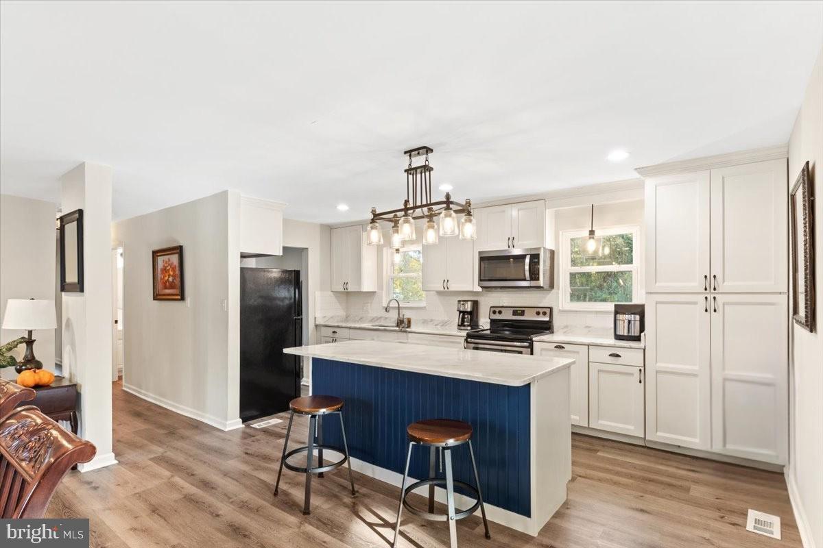 517 W RIVERSIDE DR, LANEXA, Virginia 23089, 4 Bedrooms Bedrooms, 6 Rooms Rooms,4 BathroomsBathrooms,Residential,For sale,517 W RIVERSIDE DR,VANK2000130 MLS # VANK2000130