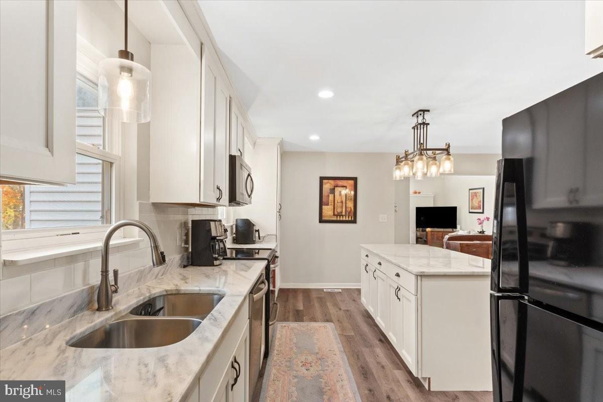 517 W RIVERSIDE DR, LANEXA, Virginia 23089, 4 Bedrooms Bedrooms, 6 Rooms Rooms,4 BathroomsBathrooms,Residential,For sale,517 W RIVERSIDE DR,VANK2000130 MLS # VANK2000130