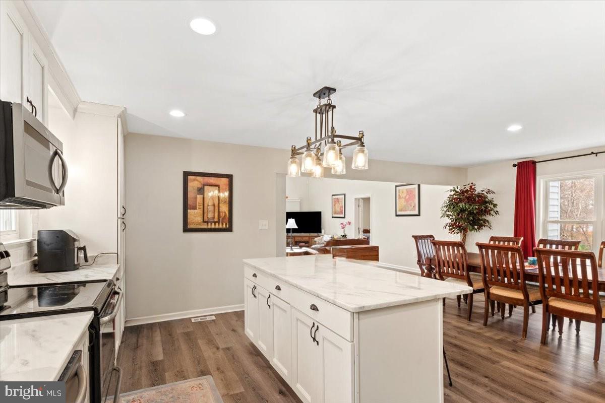 517 W RIVERSIDE DR, LANEXA, Virginia 23089, 4 Bedrooms Bedrooms, 6 Rooms Rooms,4 BathroomsBathrooms,Residential,For sale,517 W RIVERSIDE DR,VANK2000130 MLS # VANK2000130