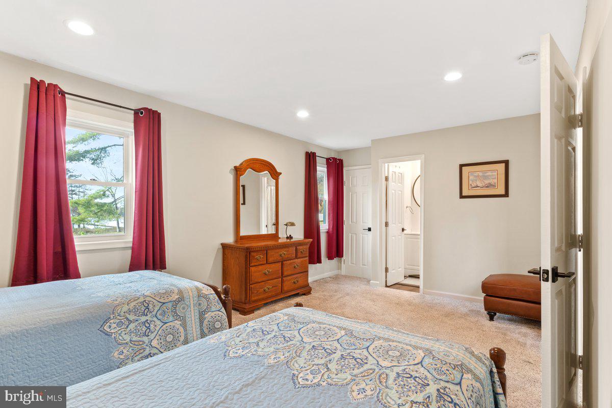 517 W RIVERSIDE DR, LANEXA, Virginia 23089, 4 Bedrooms Bedrooms, 6 Rooms Rooms,4 BathroomsBathrooms,Residential,For sale,517 W RIVERSIDE DR,VANK2000130 MLS # VANK2000130