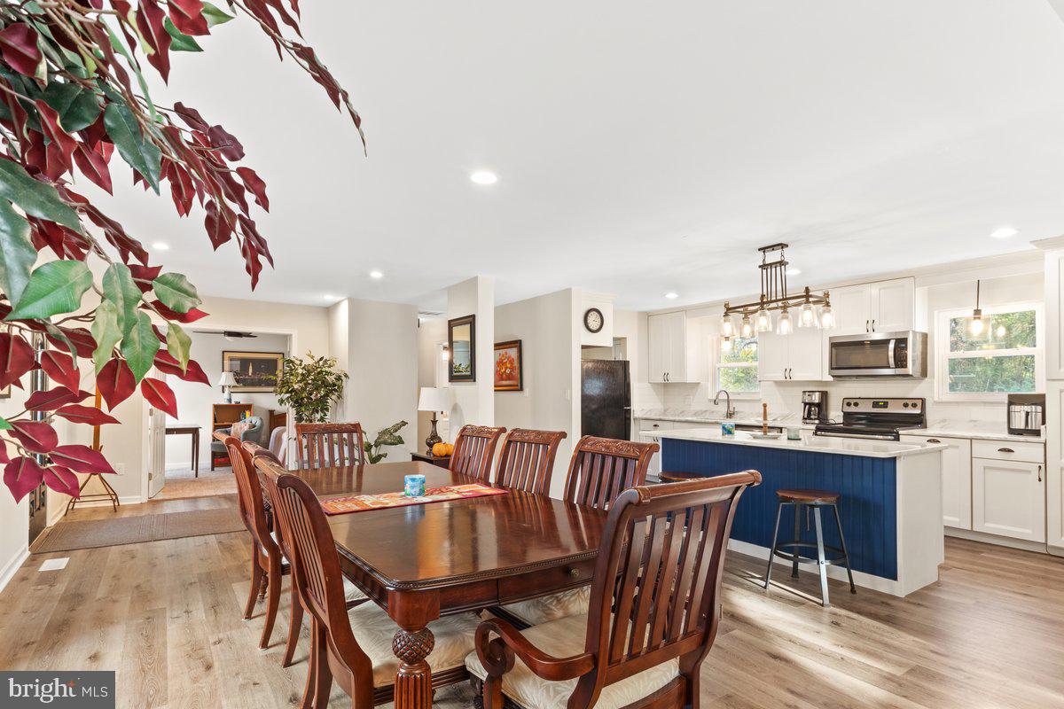 517 W RIVERSIDE DR, LANEXA, Virginia 23089, 4 Bedrooms Bedrooms, 6 Rooms Rooms,4 BathroomsBathrooms,Residential,For sale,517 W RIVERSIDE DR,VANK2000130 MLS # VANK2000130