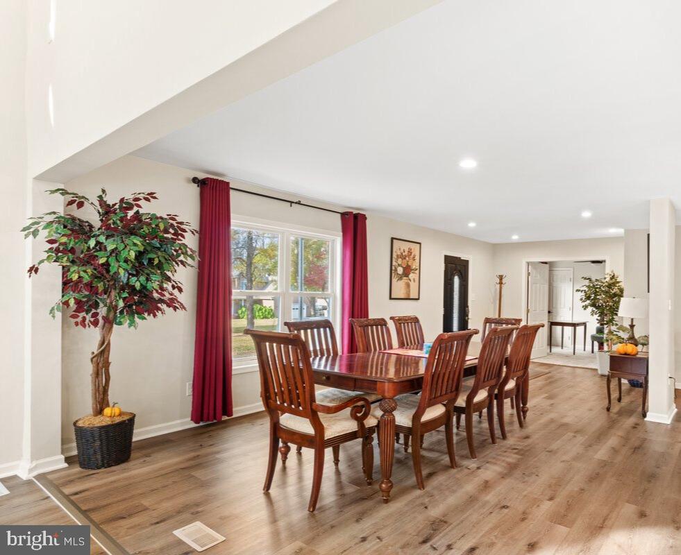 517 W RIVERSIDE DR, LANEXA, Virginia 23089, 4 Bedrooms Bedrooms, 6 Rooms Rooms,4 BathroomsBathrooms,Residential,For sale,517 W RIVERSIDE DR,VANK2000130 MLS # VANK2000130