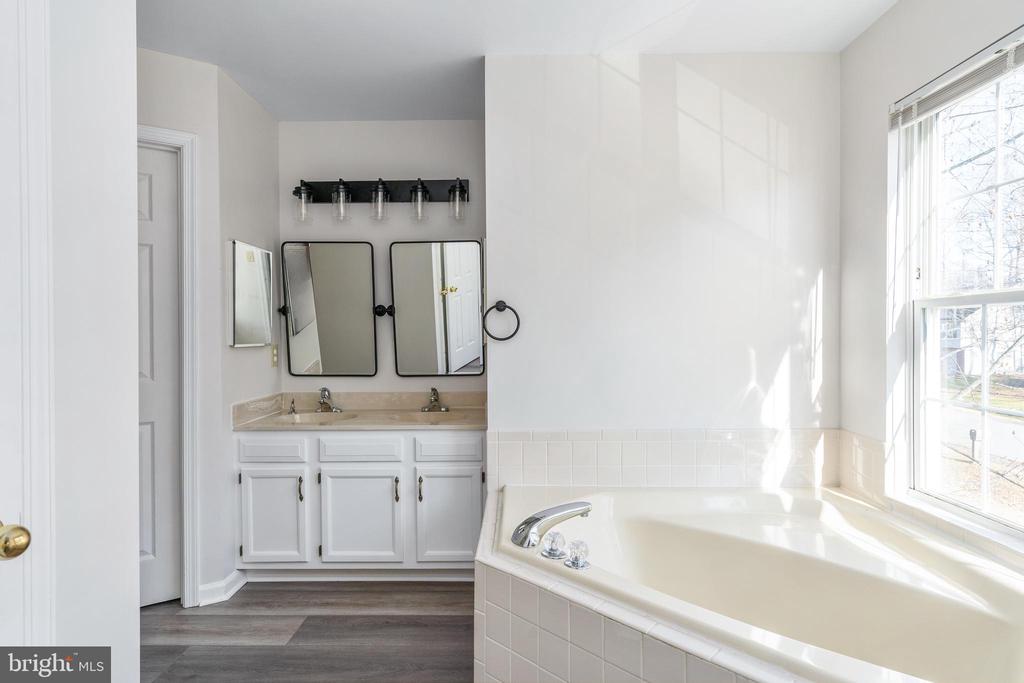 11818 HICKORY CREEK DR, FREDERICKSBURG, Virginia 22407, 4 Bedrooms Bedrooms, ,2 BathroomsBathrooms,Residential,11818 HICKORY CREEK DR,VASP2037776 MLS # VASP2037776