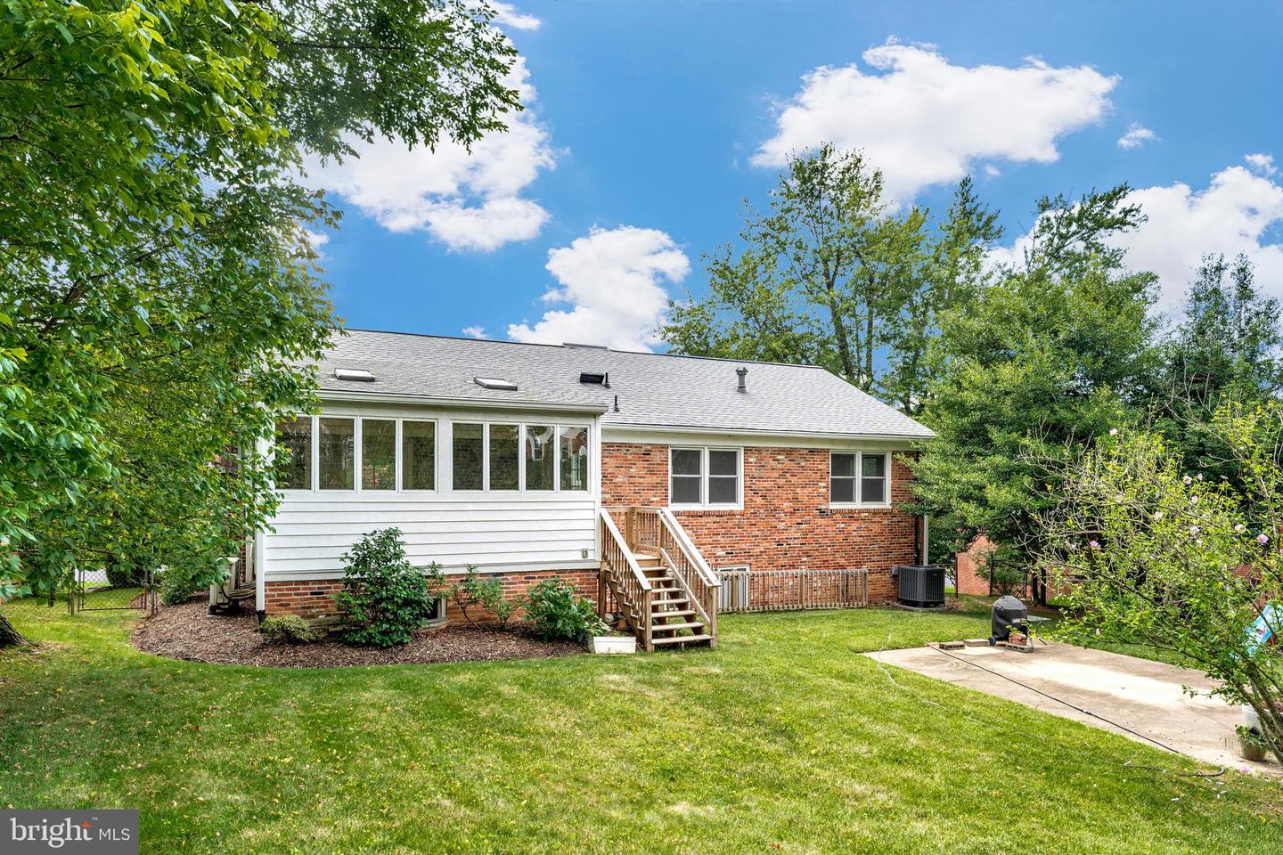 6212 LOCH RAVEN DR, MCLEAN, Virginia 22101, 4 Bedrooms Bedrooms, ,3 BathroomsBathrooms,Residential,For sale,6212 LOCH RAVEN DR,VAFX2257356 MLS # VAFX2257356