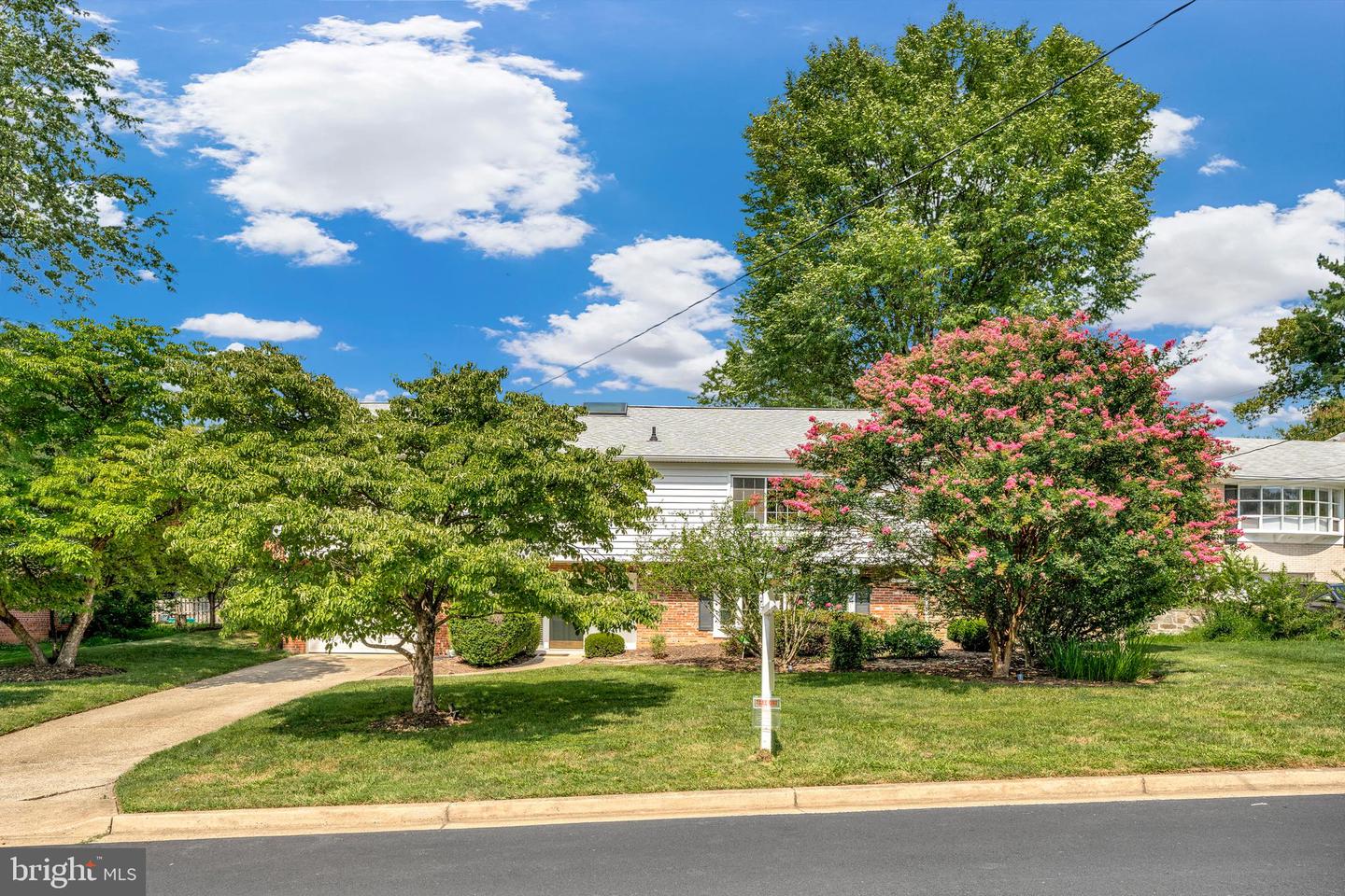 6212 LOCH RAVEN DR, MCLEAN, Virginia 22101, 4 Bedrooms Bedrooms, ,3 BathroomsBathrooms,Residential,For sale,6212 LOCH RAVEN DR,VAFX2257356 MLS # VAFX2257356