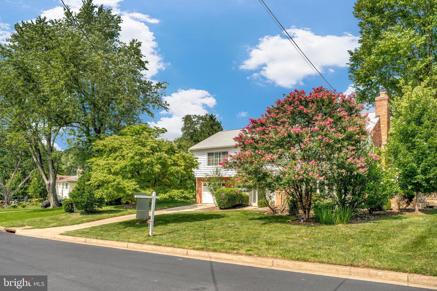 6212 LOCH RAVEN DR, MCLEAN, Virginia 22101, 4 Bedrooms Bedrooms, ,3 BathroomsBathrooms,Residential,For sale,6212 LOCH RAVEN DR,VAFX2257356 MLS # VAFX2257356