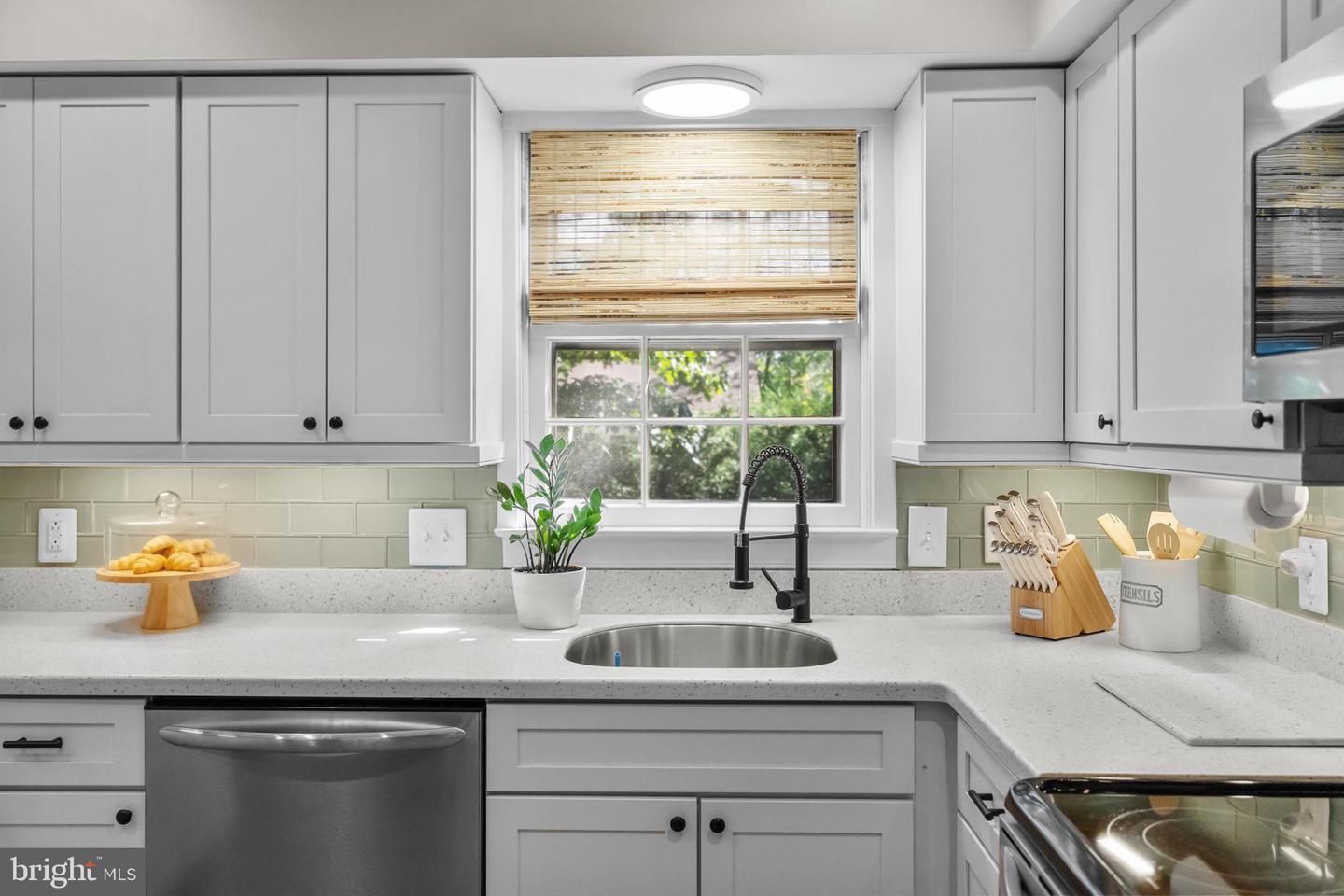 4193 WATERWAY DR, DUMFRIES, Virginia 22025, 4 Bedrooms Bedrooms, ,3 BathroomsBathrooms,Residential,For sale,4193 WATERWAY DR,VAPW2104556 MLS # VAPW2104556