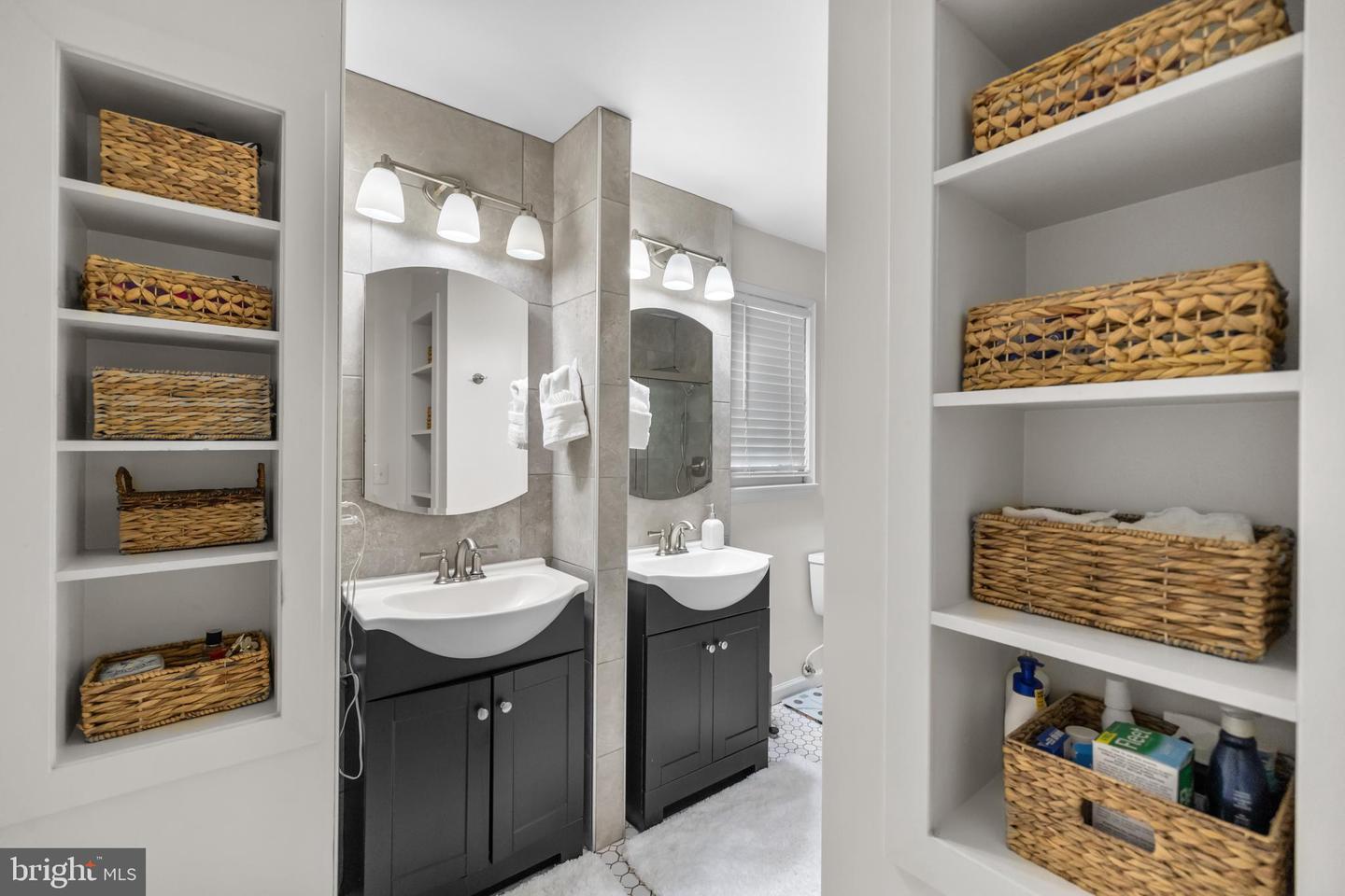 4193 WATERWAY DR, DUMFRIES, Virginia 22025, 4 Bedrooms Bedrooms, ,3 BathroomsBathrooms,Residential,For sale,4193 WATERWAY DR,VAPW2104556 MLS # VAPW2104556