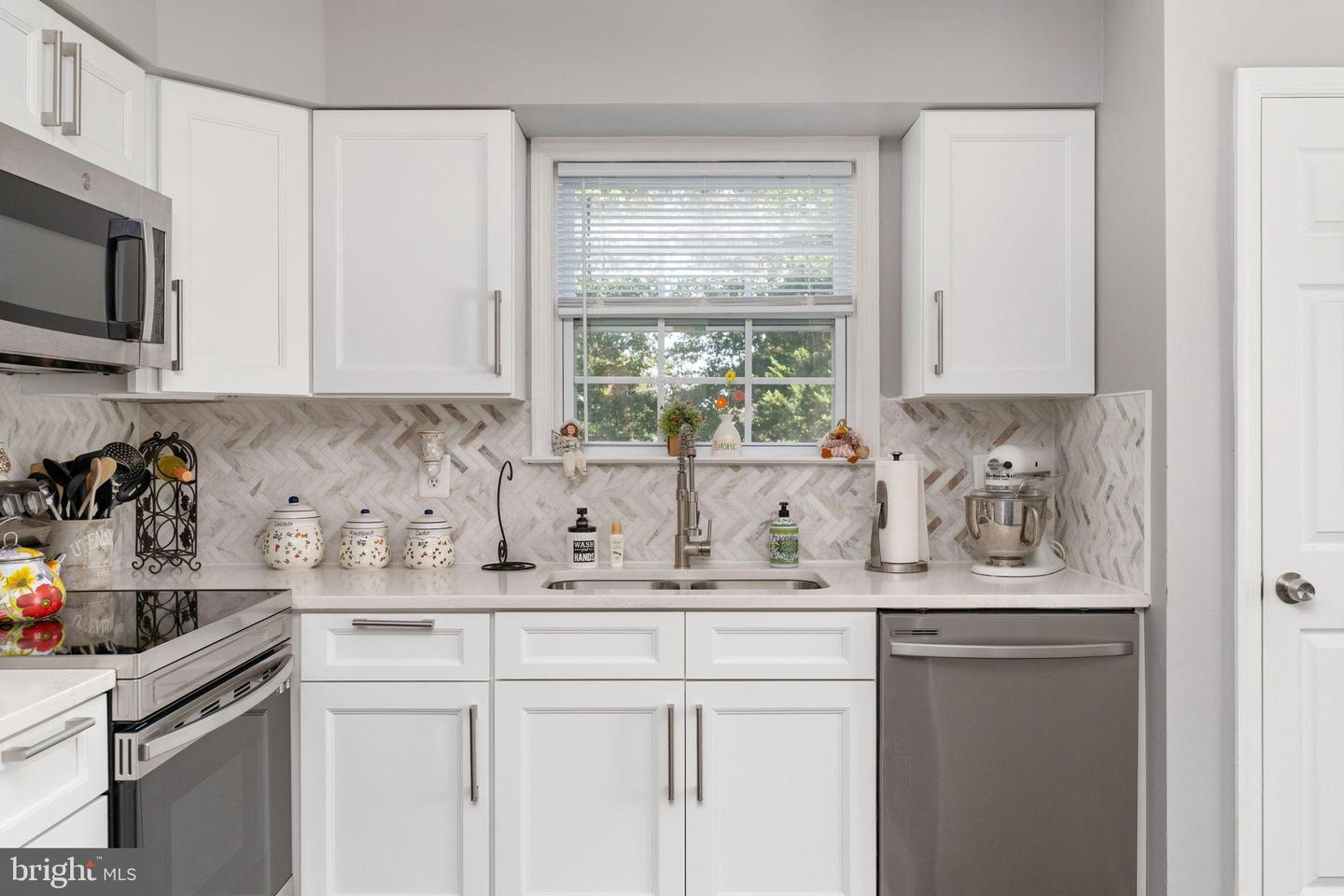 2 BRENTWOOD LN, FREDERICKSBURG, Virginia 22405, 4 Bedrooms Bedrooms, 7 Rooms Rooms,2 BathroomsBathrooms,Residential,For sale,2 BRENTWOOD LN,VAST2043218 MLS # VAST2043218