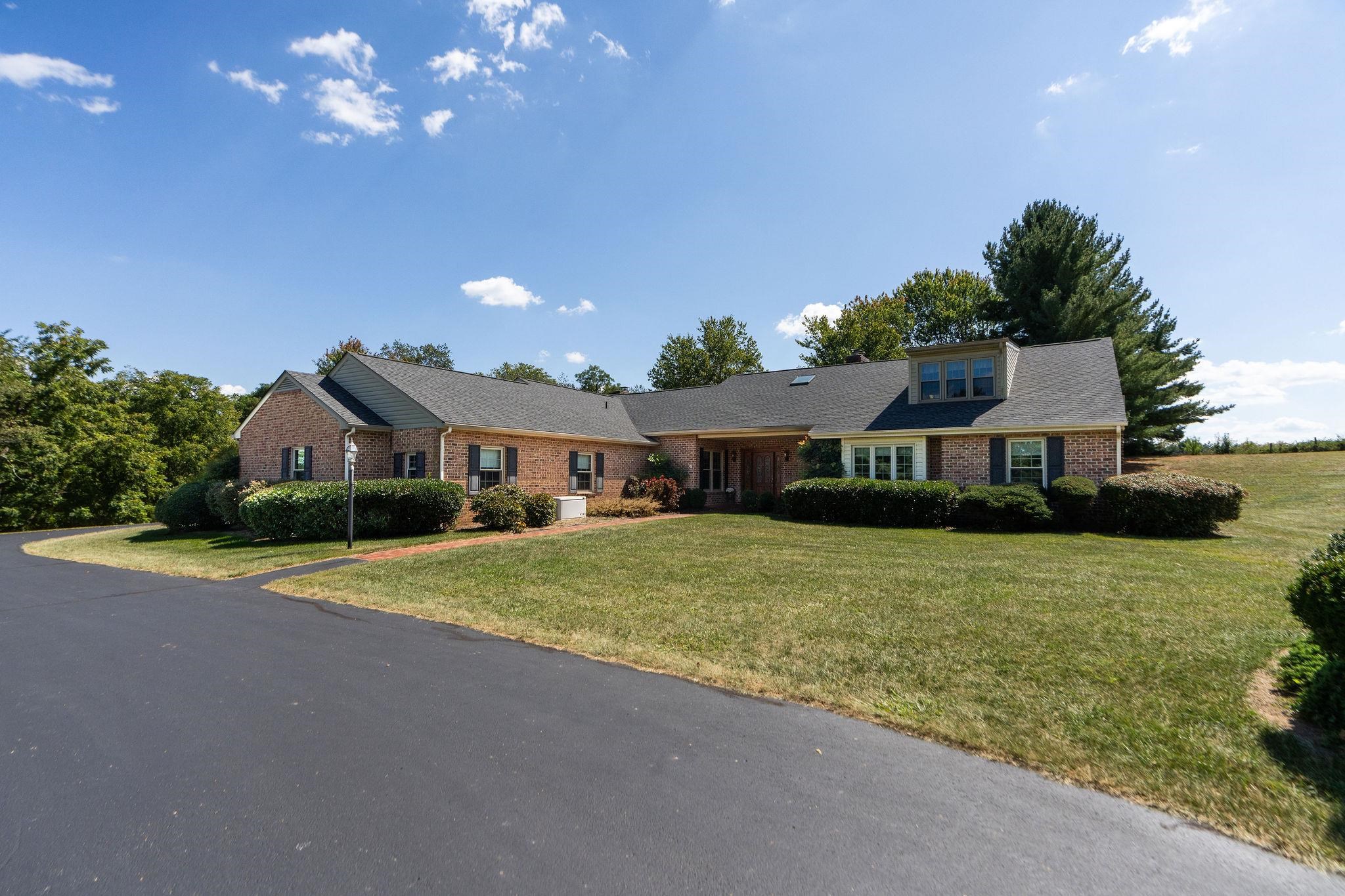 1924 PARKERSBURG TPKE, SWOOPE, Virginia 24479, 3 Bedrooms Bedrooms, ,2 BathroomsBathrooms,Residential,1924 PARKERSBURG TPKE,669042 MLS # 669042 1924 PARKERSBURG TPKE, SWOOPE, Virginia 24479, 3 Bedrooms Bedrooms, ,2 BathroomsBathrooms,Residential,1924 PARKERSBURG TPKE,669042 MLS # 669042