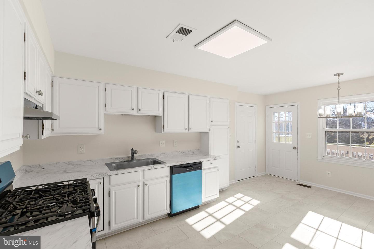 562 TIFFANY CT, WARRENTON, Virginia 20186, 3 Bedrooms Bedrooms, 9 Rooms Rooms,2 BathroomsBathrooms,Residential,For sale,562 TIFFANY CT,VAFQ2019382 MLS # VAFQ2019382