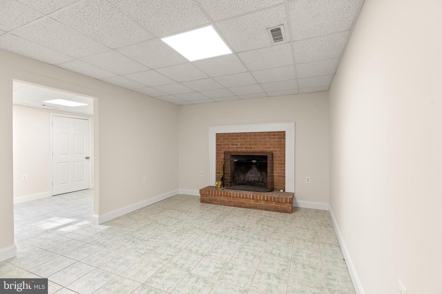 562 TIFFANY CT, WARRENTON, Virginia 20186, 3 Bedrooms Bedrooms, 9 Rooms Rooms,2 BathroomsBathrooms,Residential,For sale,562 TIFFANY CT,VAFQ2019382 MLS # VAFQ2019382