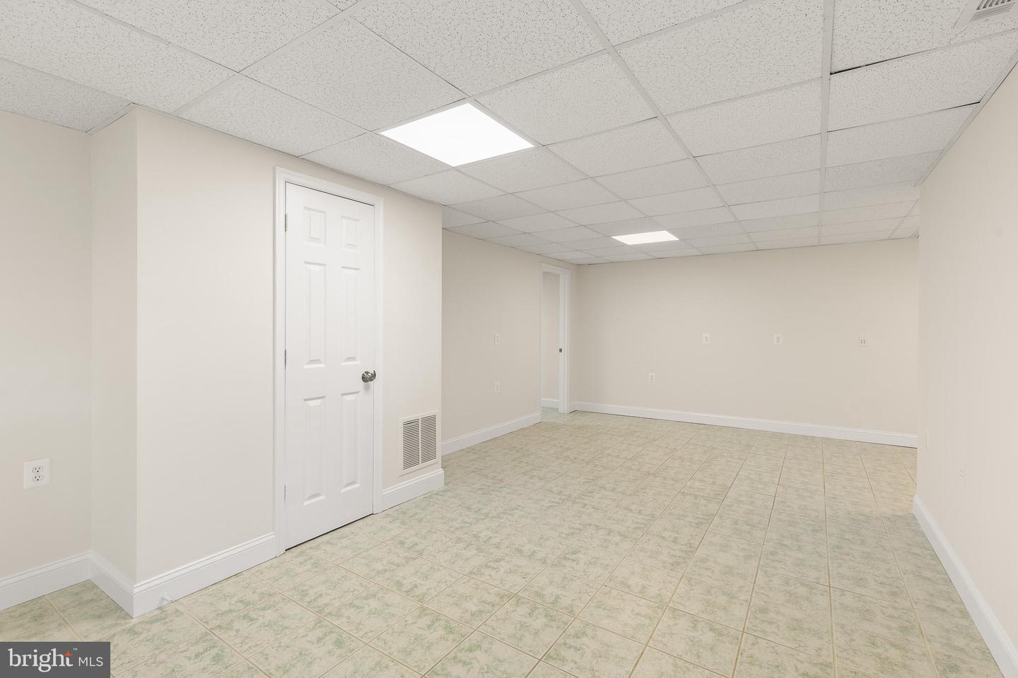 562 TIFFANY CT, WARRENTON, Virginia 20186, 3 Bedrooms Bedrooms, 9 Rooms Rooms,2 BathroomsBathrooms,Residential,For sale,562 TIFFANY CT,VAFQ2019382 MLS # VAFQ2019382