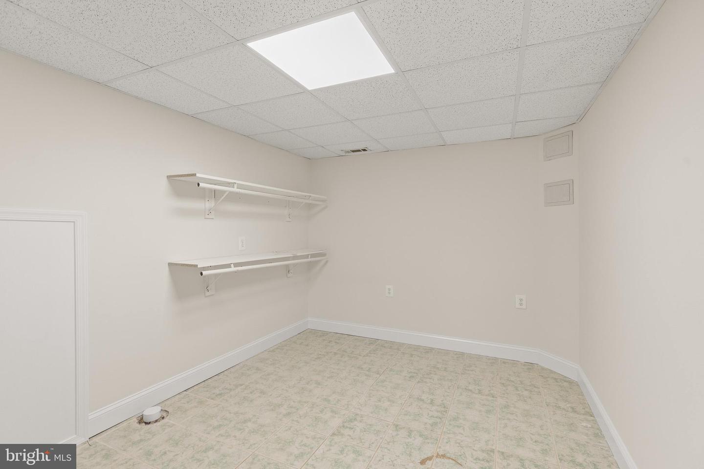 562 TIFFANY CT, WARRENTON, Virginia 20186, 3 Bedrooms Bedrooms, 9 Rooms Rooms,2 BathroomsBathrooms,Residential,For sale,562 TIFFANY CT,VAFQ2019382 MLS # VAFQ2019382